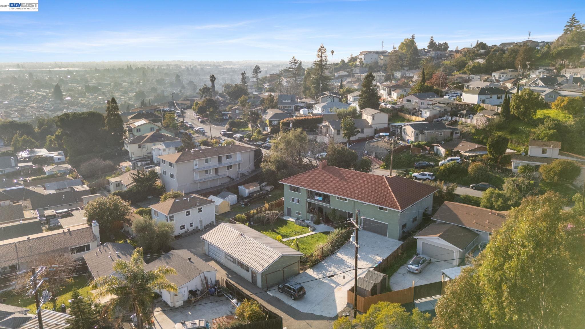 Detail Gallery Image 2 of 41 For 2245 Sol St, Castro Valley,  CA 94578 - 5 Beds | 3 Baths