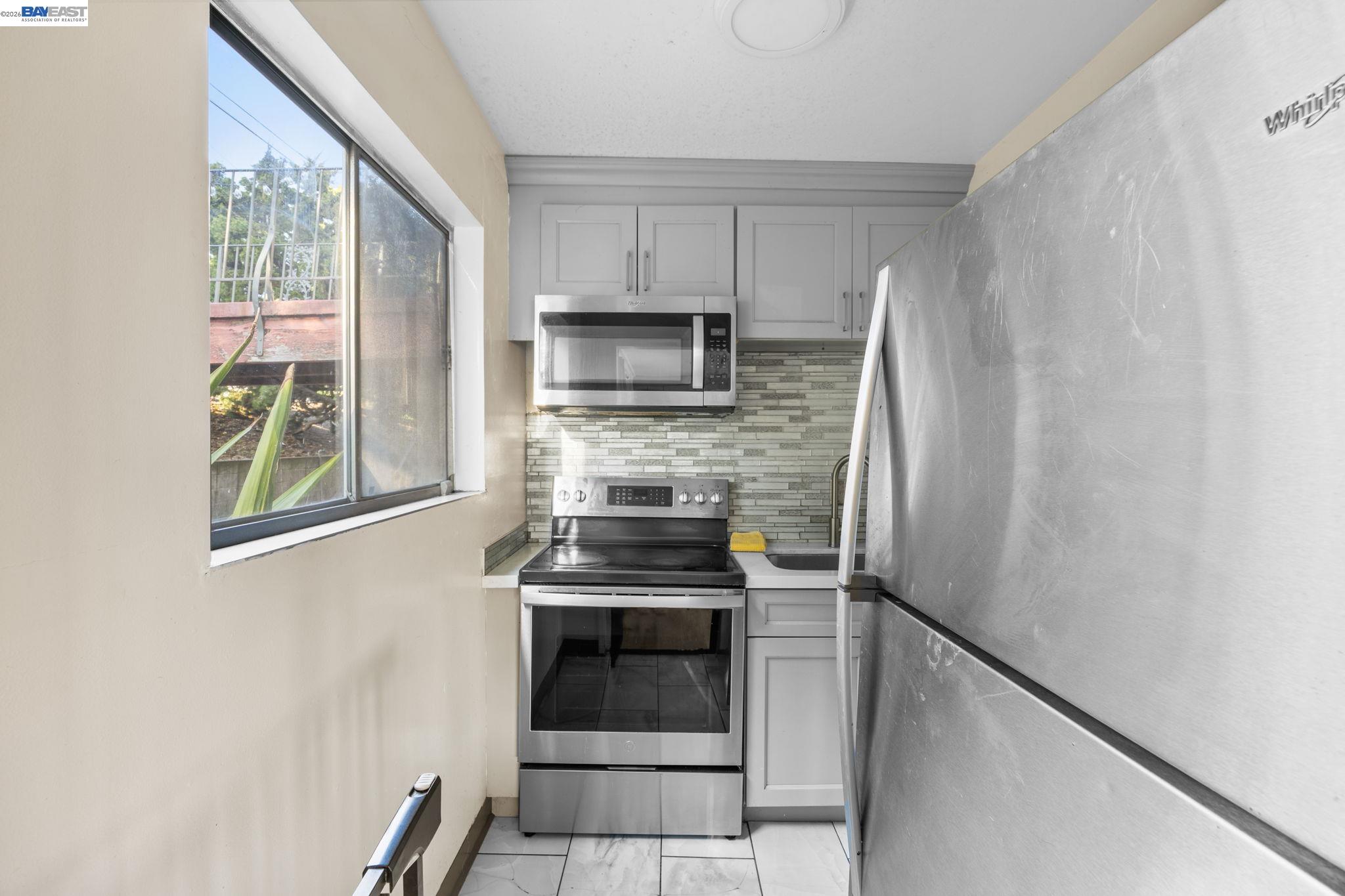 Detail Gallery Image 13 of 41 For 2245 Sol St, Castro Valley,  CA 94578 - 5 Beds | 3 Baths