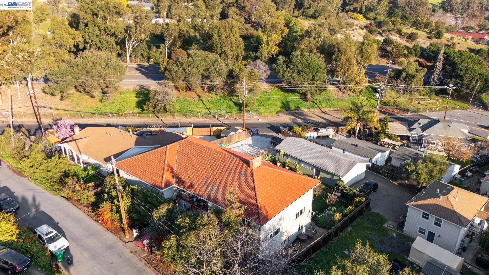 Detail Gallery Image 5 of 41 For 2245 Sol St, Castro Valley,  CA 94578 - 5 Beds | 3 Baths