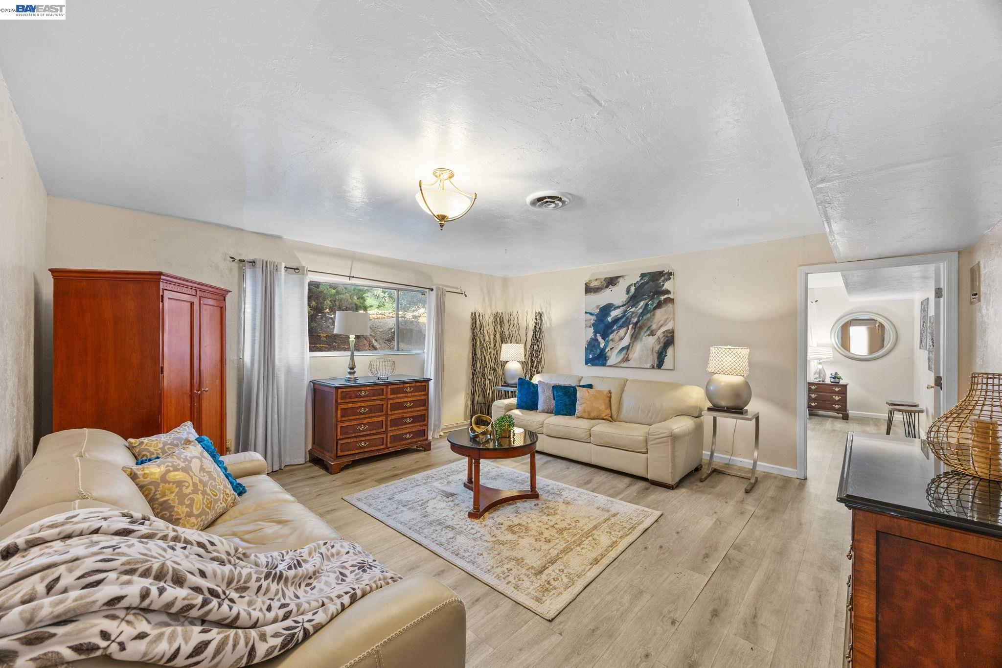 Detail Gallery Image 7 of 41 For 2245 Sol St, Castro Valley,  CA 94578 - 5 Beds | 3 Baths