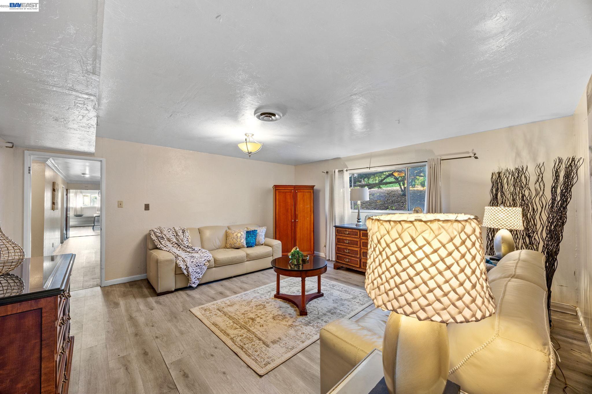 Detail Gallery Image 8 of 41 For 2245 Sol St, Castro Valley,  CA 94578 - 5 Beds | 3 Baths