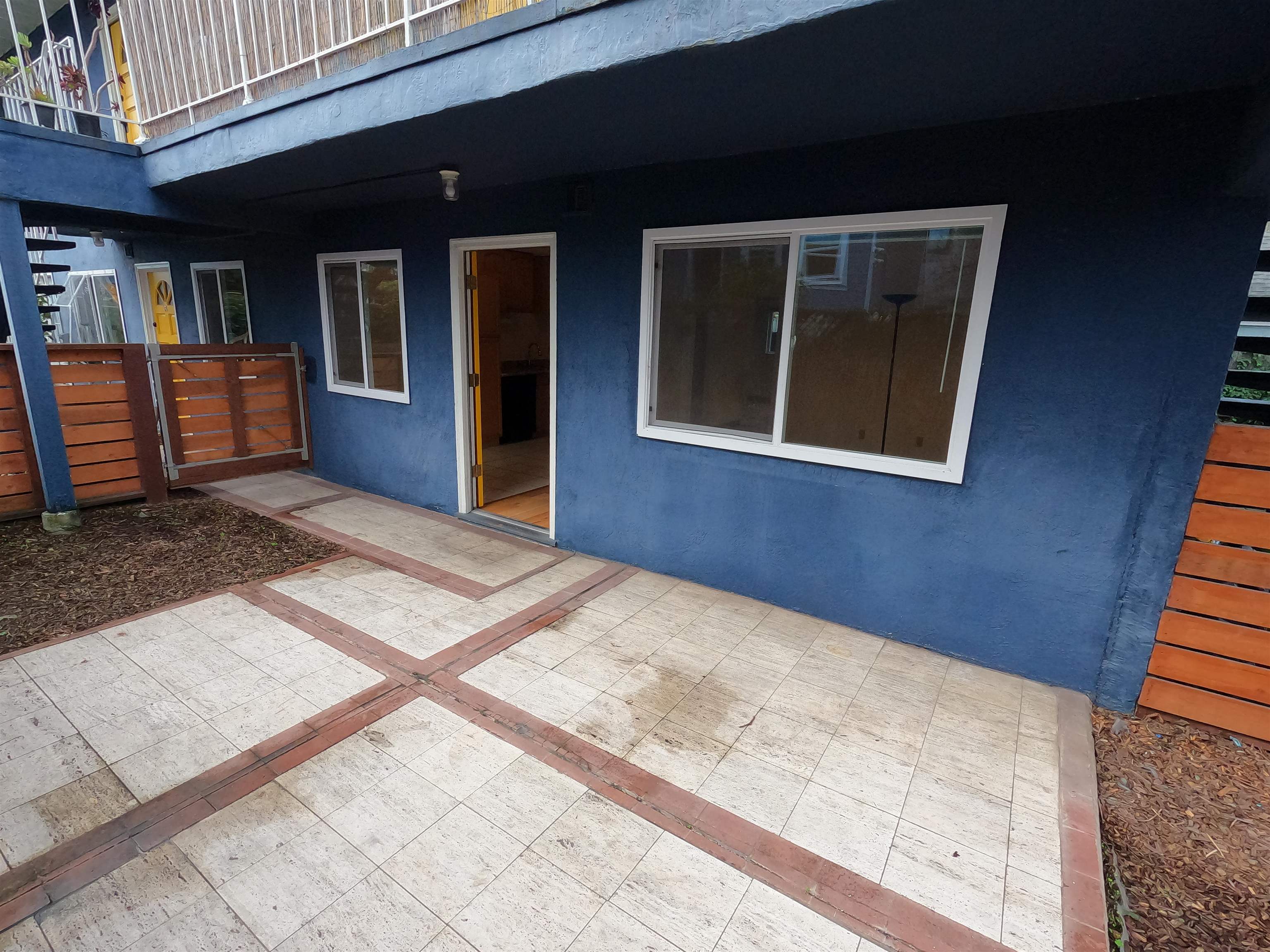 Detail Gallery Image 2 of 18 For 968 45th St #B,  Oakland,  CA 94608 - 2 Beds | 1 Baths