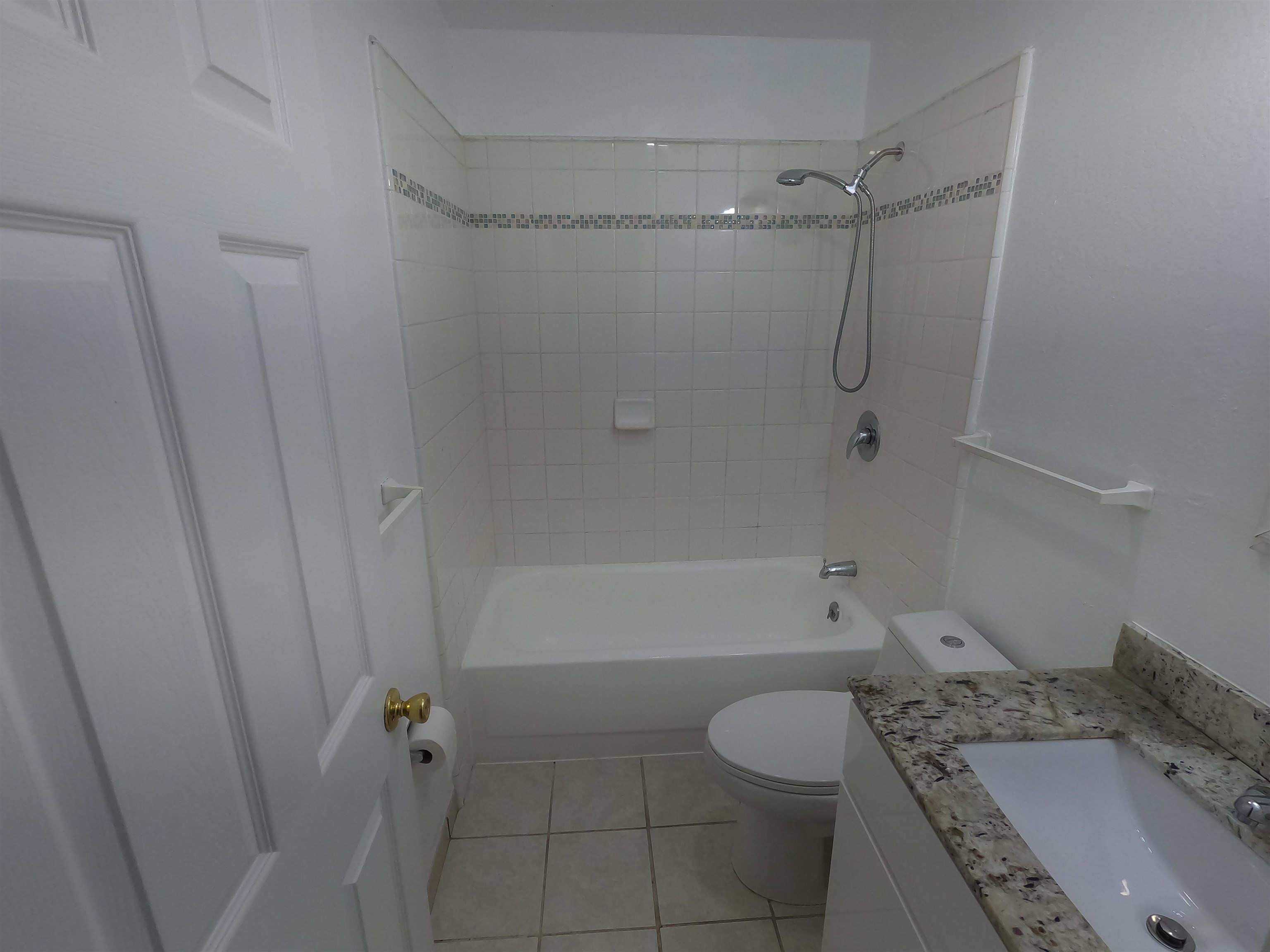 Detail Gallery Image 14 of 18 For 968 45th St #B,  Oakland,  CA 94608 - 2 Beds | 1 Baths