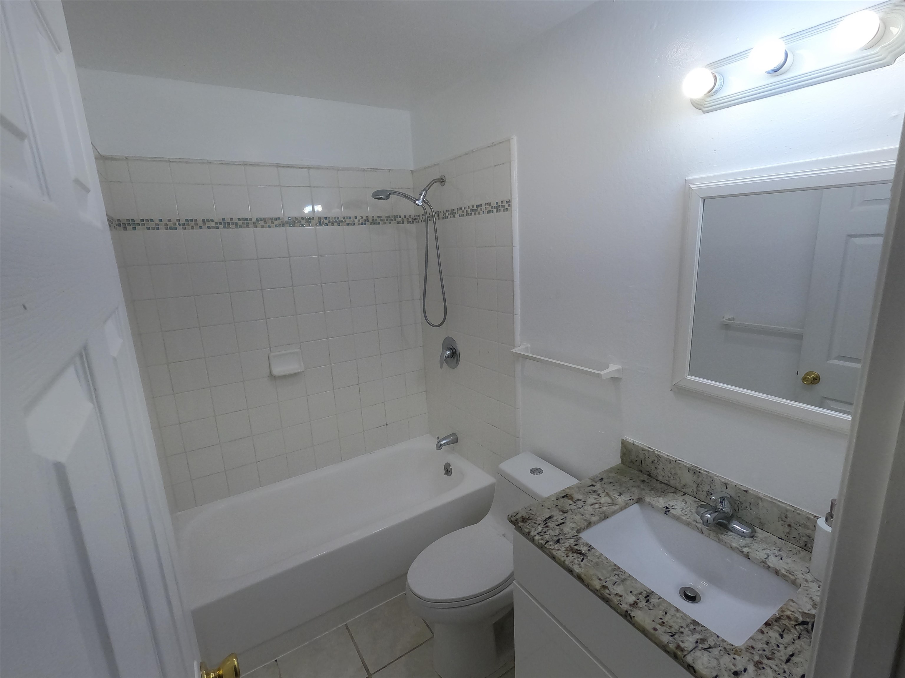 Detail Gallery Image 15 of 18 For 968 45th St #B,  Oakland,  CA 94608 - 2 Beds | 1 Baths