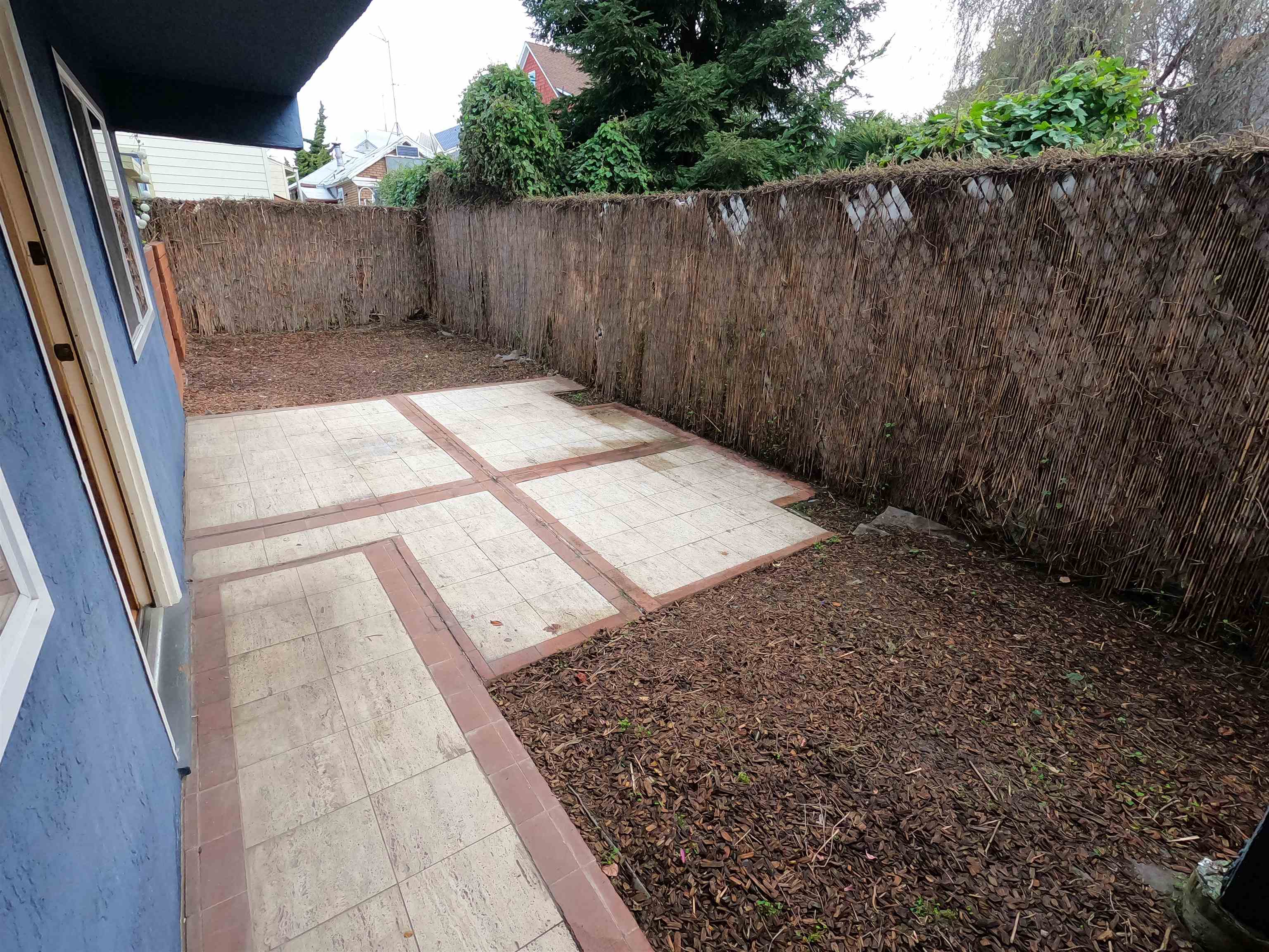 Detail Gallery Image 3 of 18 For 968 45th St #B,  Oakland,  CA 94608 - 2 Beds | 1 Baths