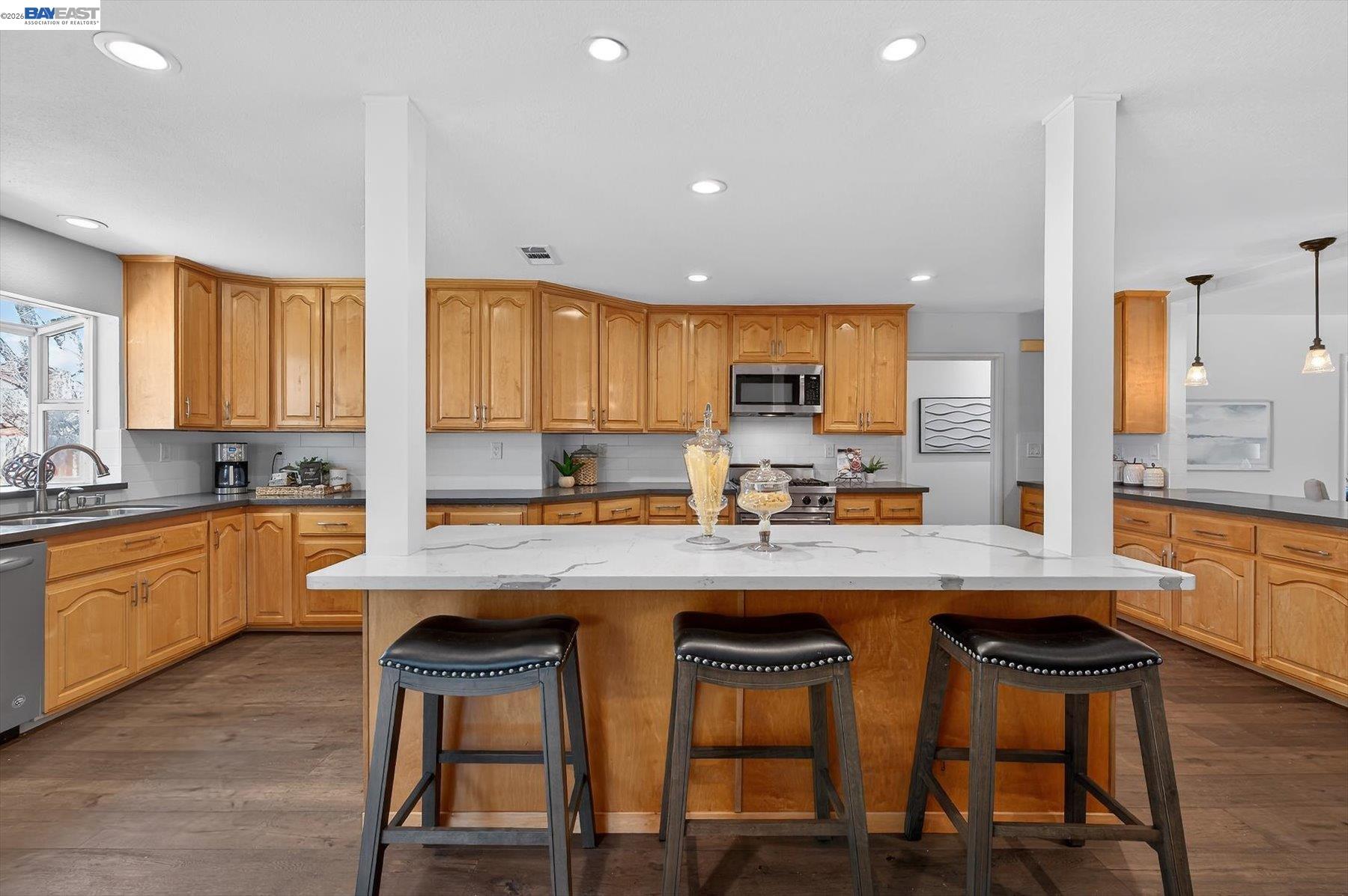 Detail Gallery Image 12 of 30 For 843 Jensen St, Livermore,  CA 94550 - 4 Beds | 2 Baths