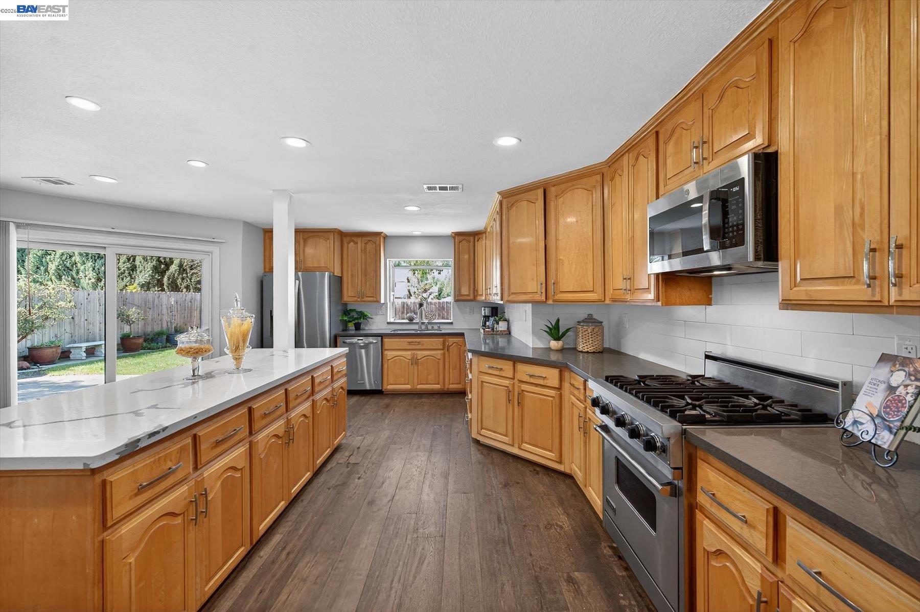 Detail Gallery Image 9 of 30 For 843 Jensen St, Livermore,  CA 94550 - 4 Beds | 2 Baths