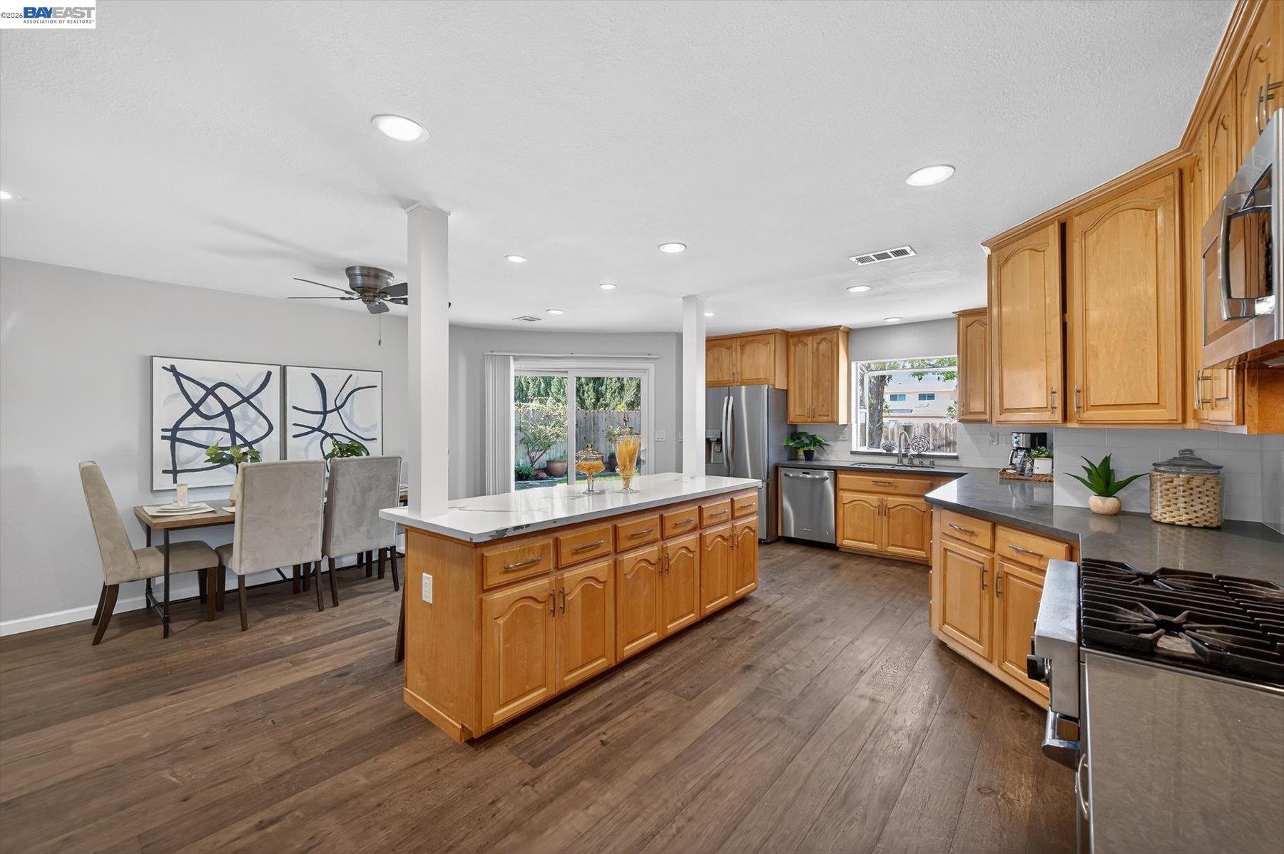 Detail Gallery Image 10 of 30 For 843 Jensen St, Livermore,  CA 94550 - 4 Beds | 2 Baths