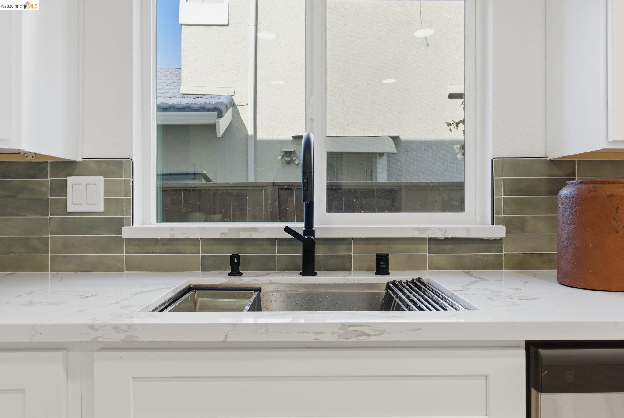 Detail Gallery Image 14 of 57 For 3178 Larchmont Ln, San Pablo,  CA 94806 - 3 Beds | 2/1 Baths