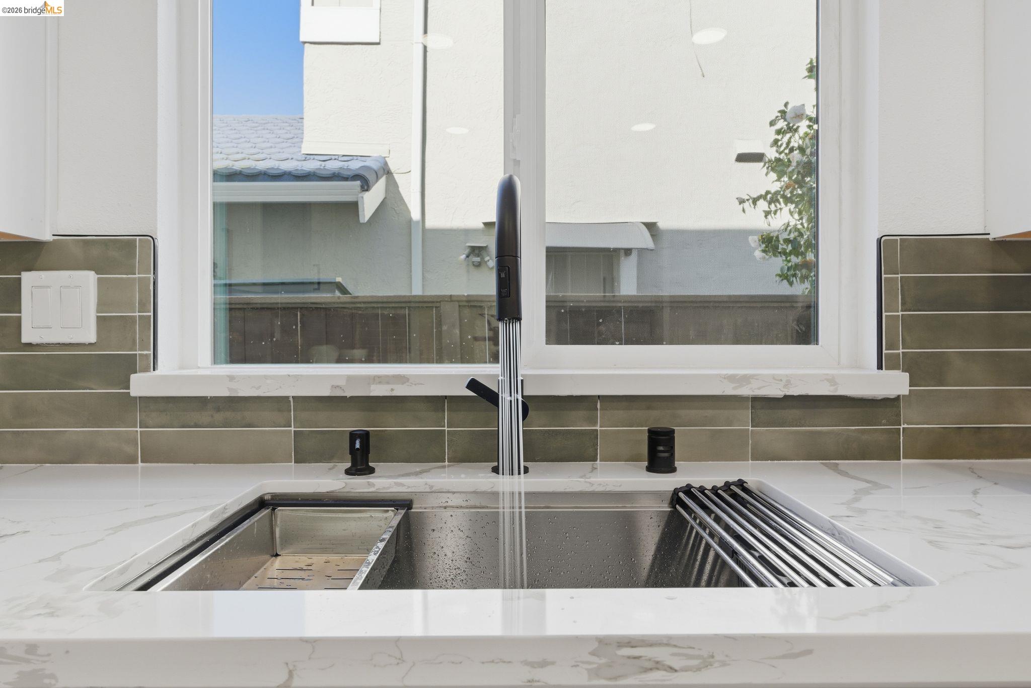 Detail Gallery Image 16 of 57 For 3178 Larchmont Ln, San Pablo,  CA 94806 - 3 Beds | 2/1 Baths