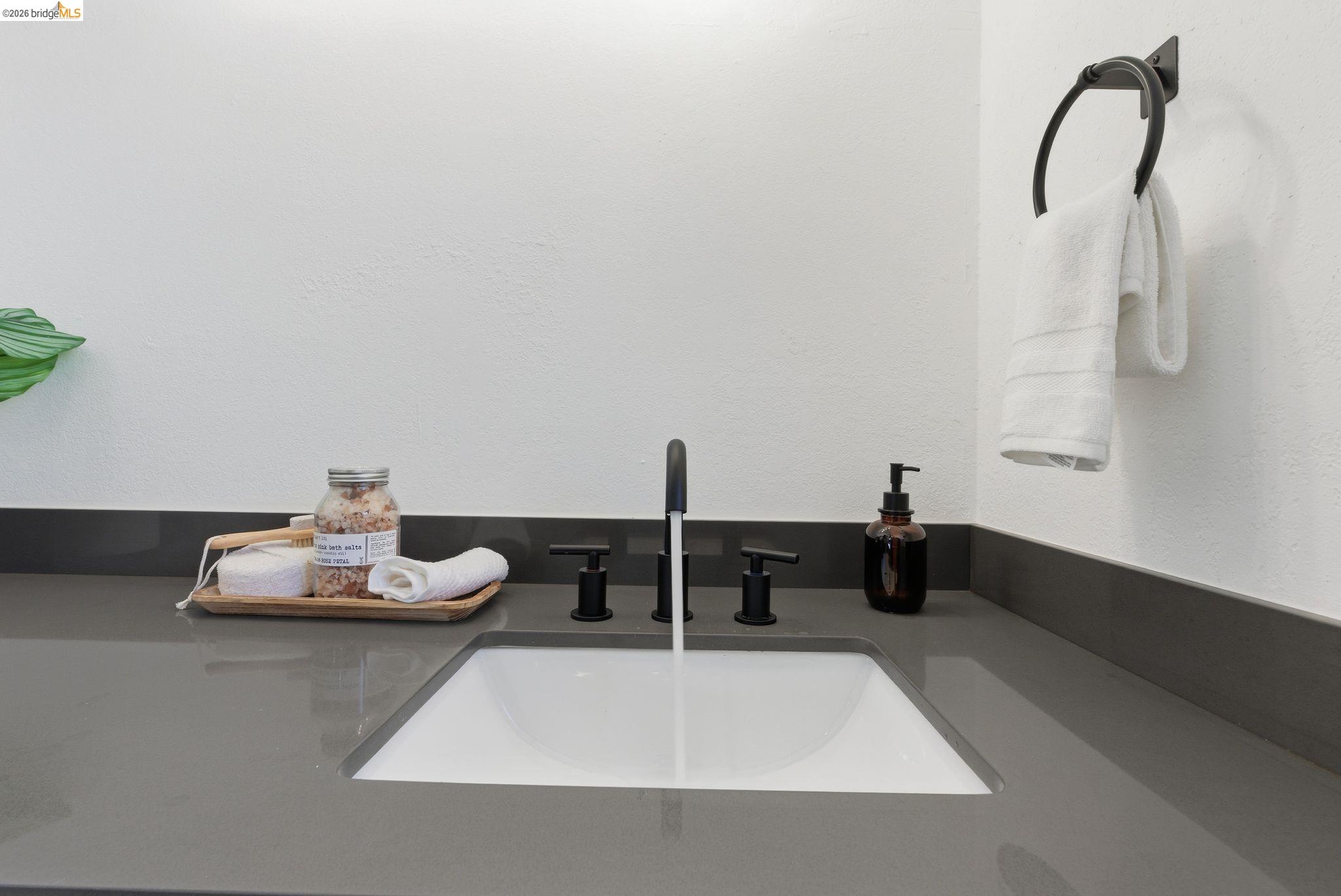 Detail Gallery Image 20 of 57 For 3178 Larchmont Ln, San Pablo,  CA 94806 - 3 Beds | 2/1 Baths