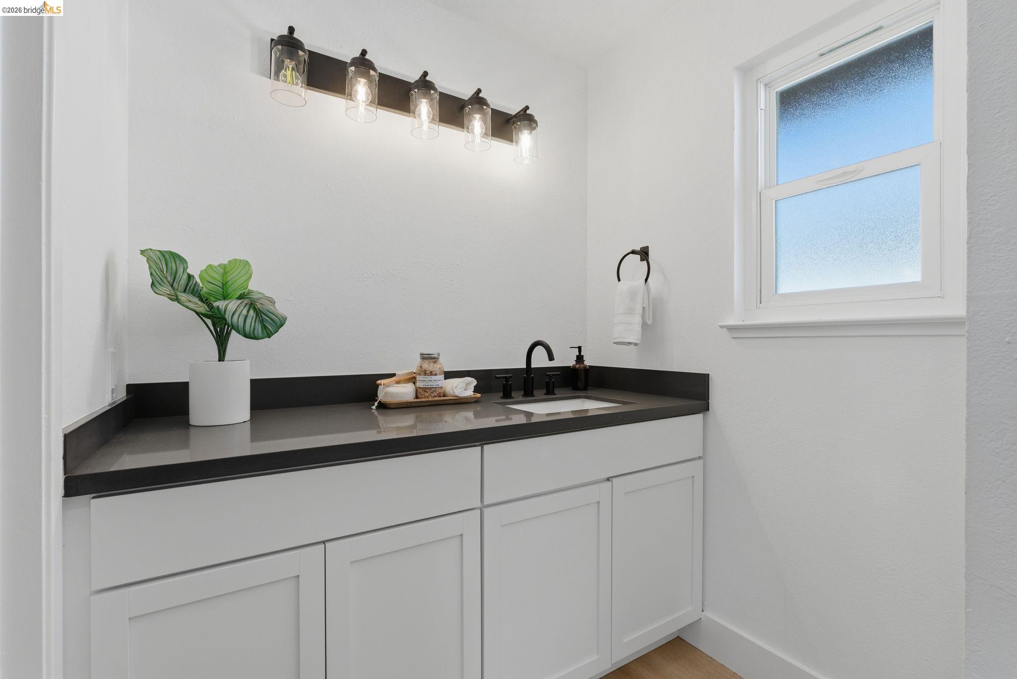 Detail Gallery Image 29 of 57 For 3178 Larchmont Ln, San Pablo,  CA 94806 - 3 Beds | 2/1 Baths