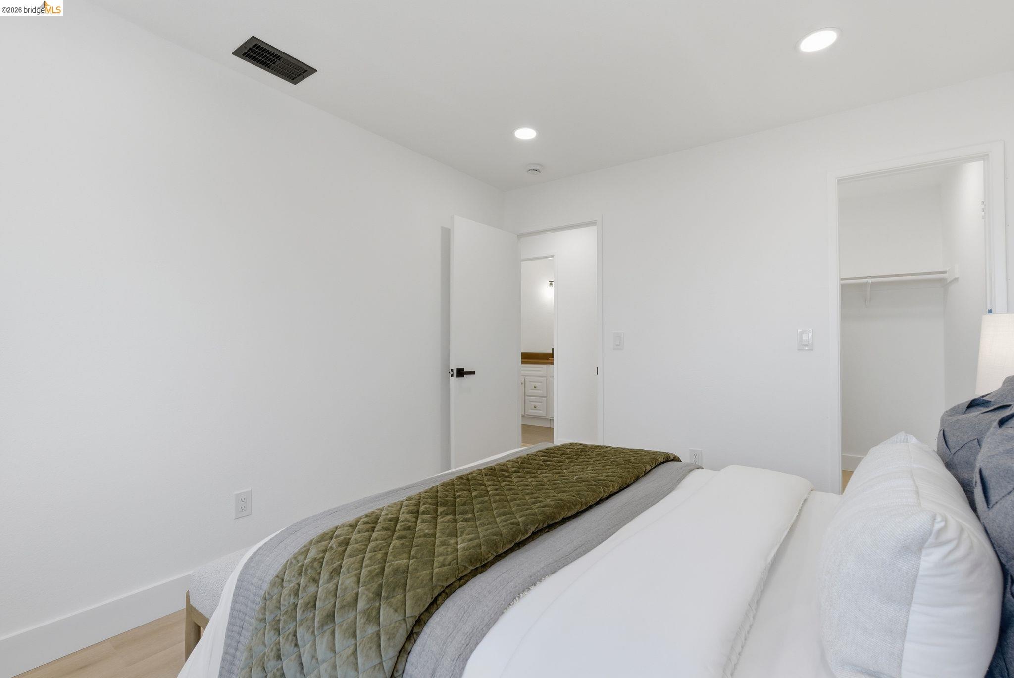 Detail Gallery Image 32 of 57 For 3178 Larchmont Ln, San Pablo,  CA 94806 - 3 Beds | 2/1 Baths