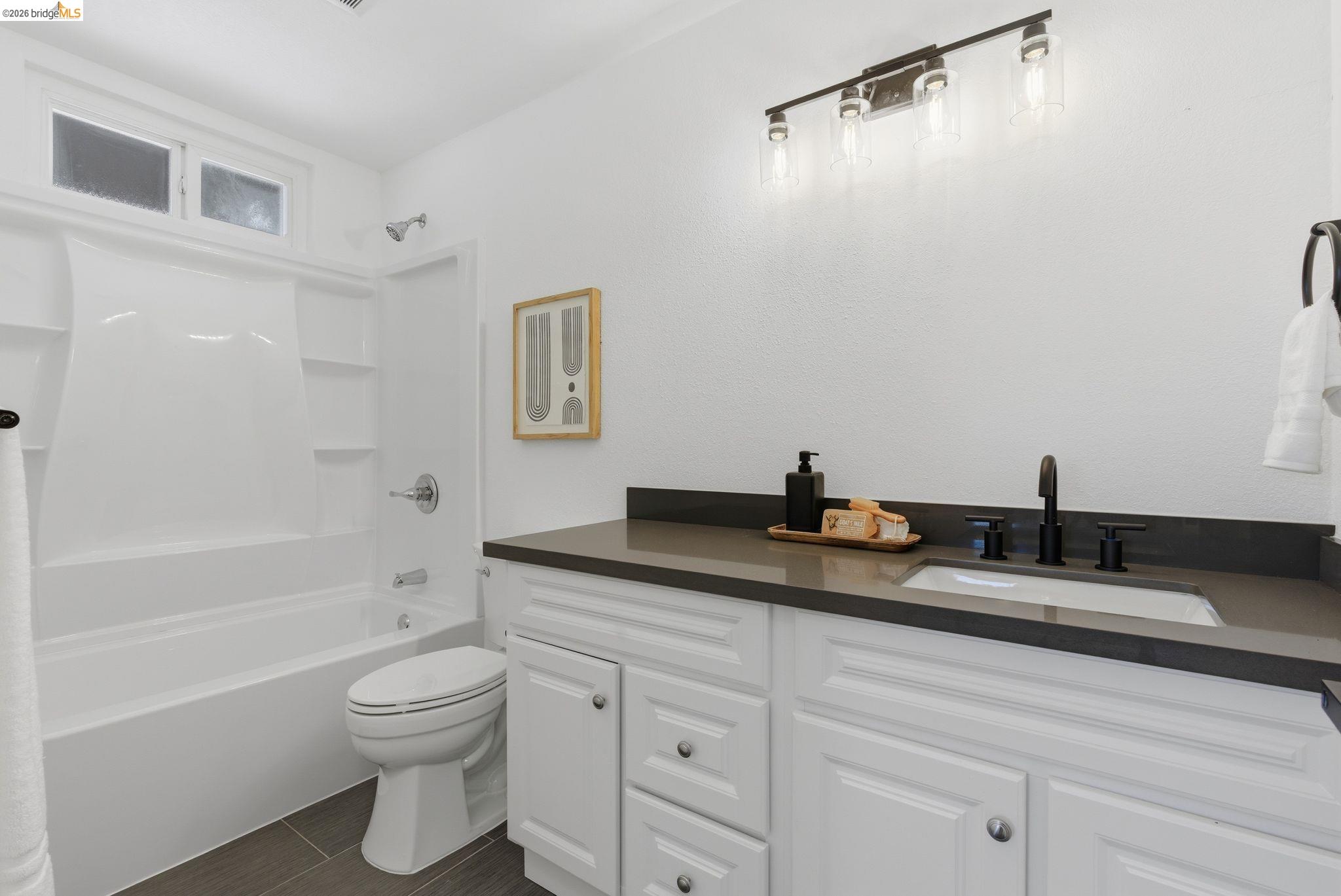 Detail Gallery Image 37 of 57 For 3178 Larchmont Ln, San Pablo,  CA 94806 - 3 Beds | 2/1 Baths