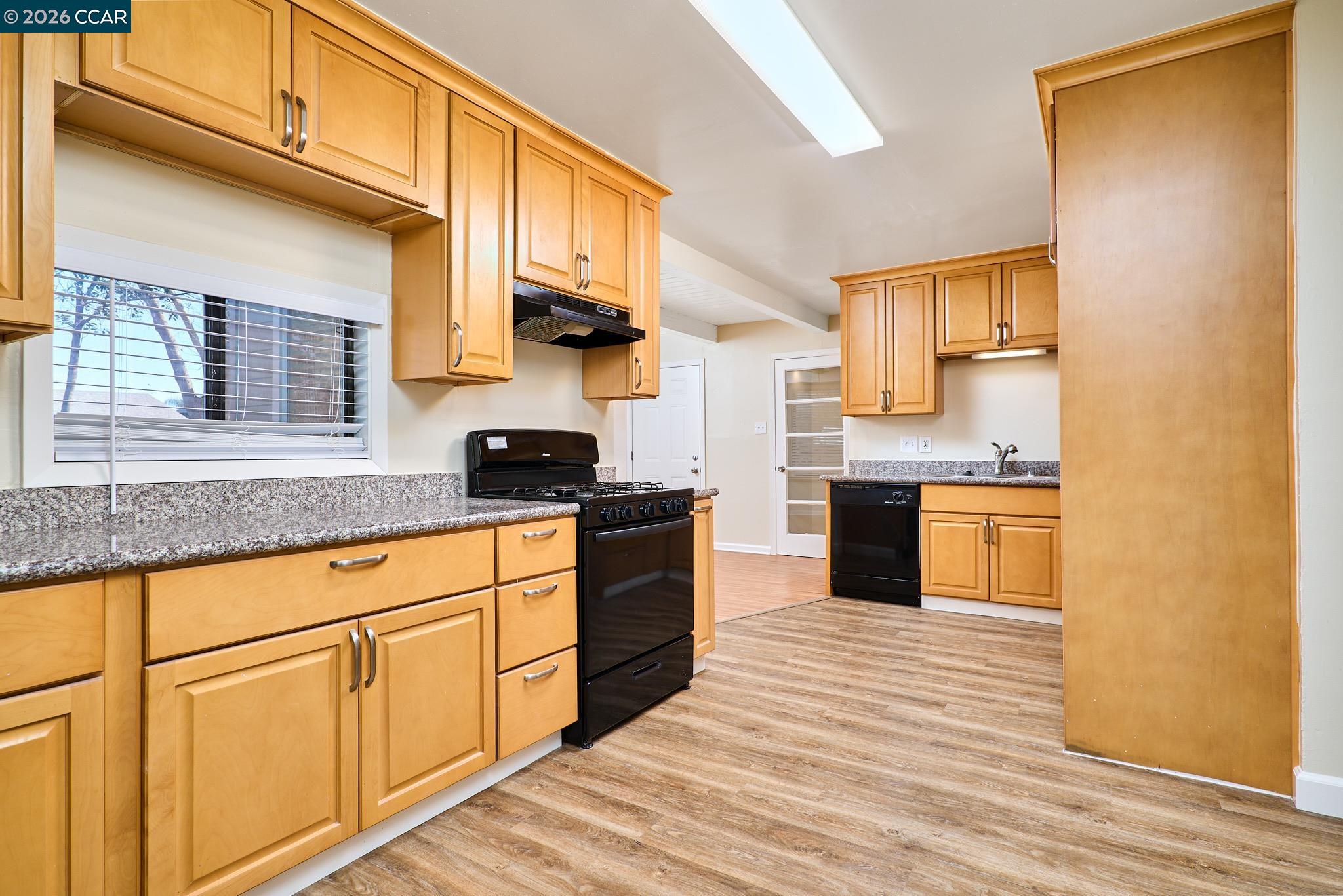 Detail Gallery Image 3 of 29 For 1413 Maryland St, Fairfield,  CA 94533 - 3 Beds | 2/1 Baths