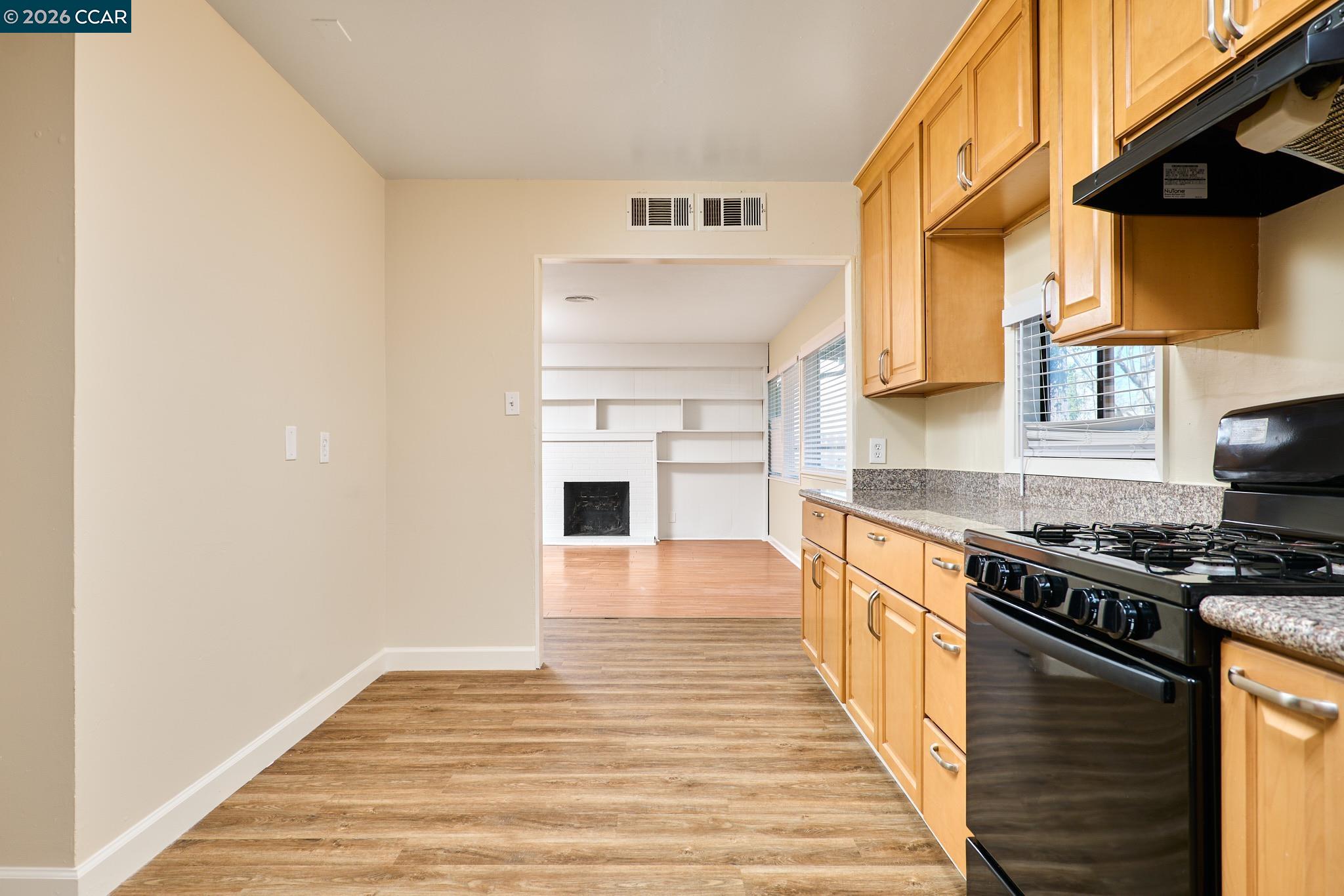 Detail Gallery Image 5 of 29 For 1413 Maryland St, Fairfield,  CA 94533 - 3 Beds | 2/1 Baths