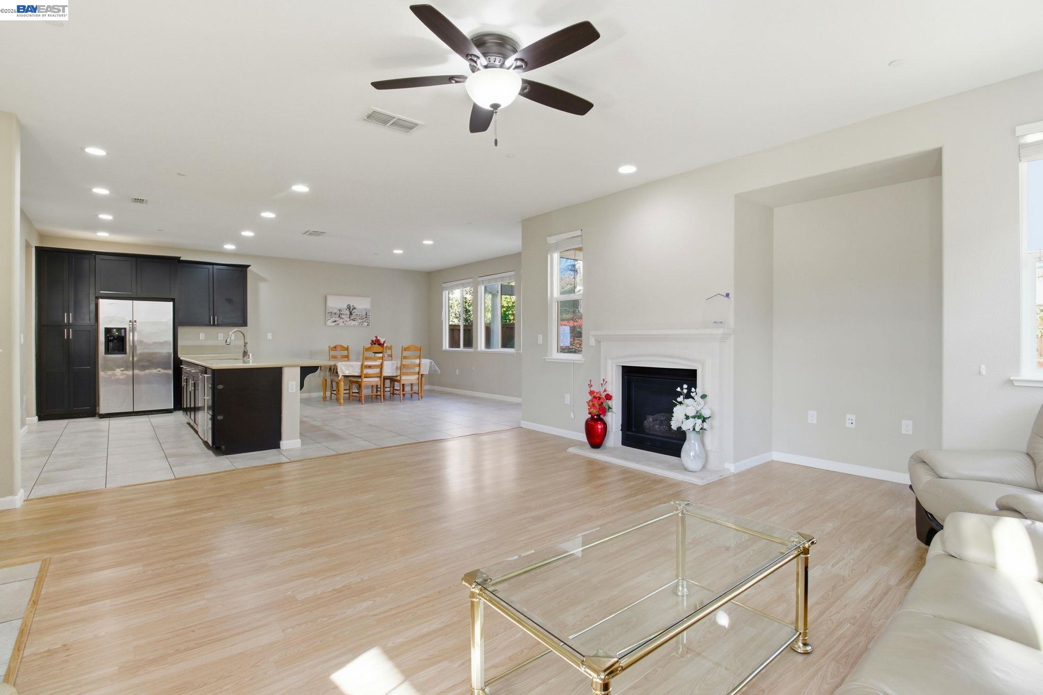 Detail Gallery Image 3 of 27 For 237 W Moraga St, Mountain House,  CA 95391 - 3 Beds | 2/1 Baths