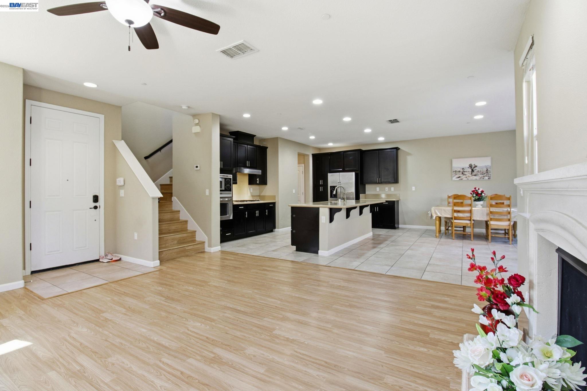 Detail Gallery Image 4 of 27 For 237 W Moraga St, Mountain House,  CA 95391 - 3 Beds | 2/1 Baths