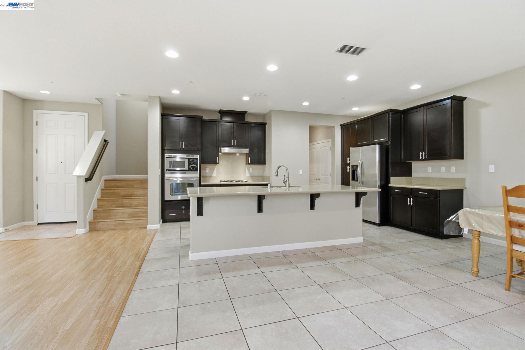 Detail Gallery Image 5 of 27 For 237 W Moraga St, Mountain House,  CA 95391 - 3 Beds | 2/1 Baths