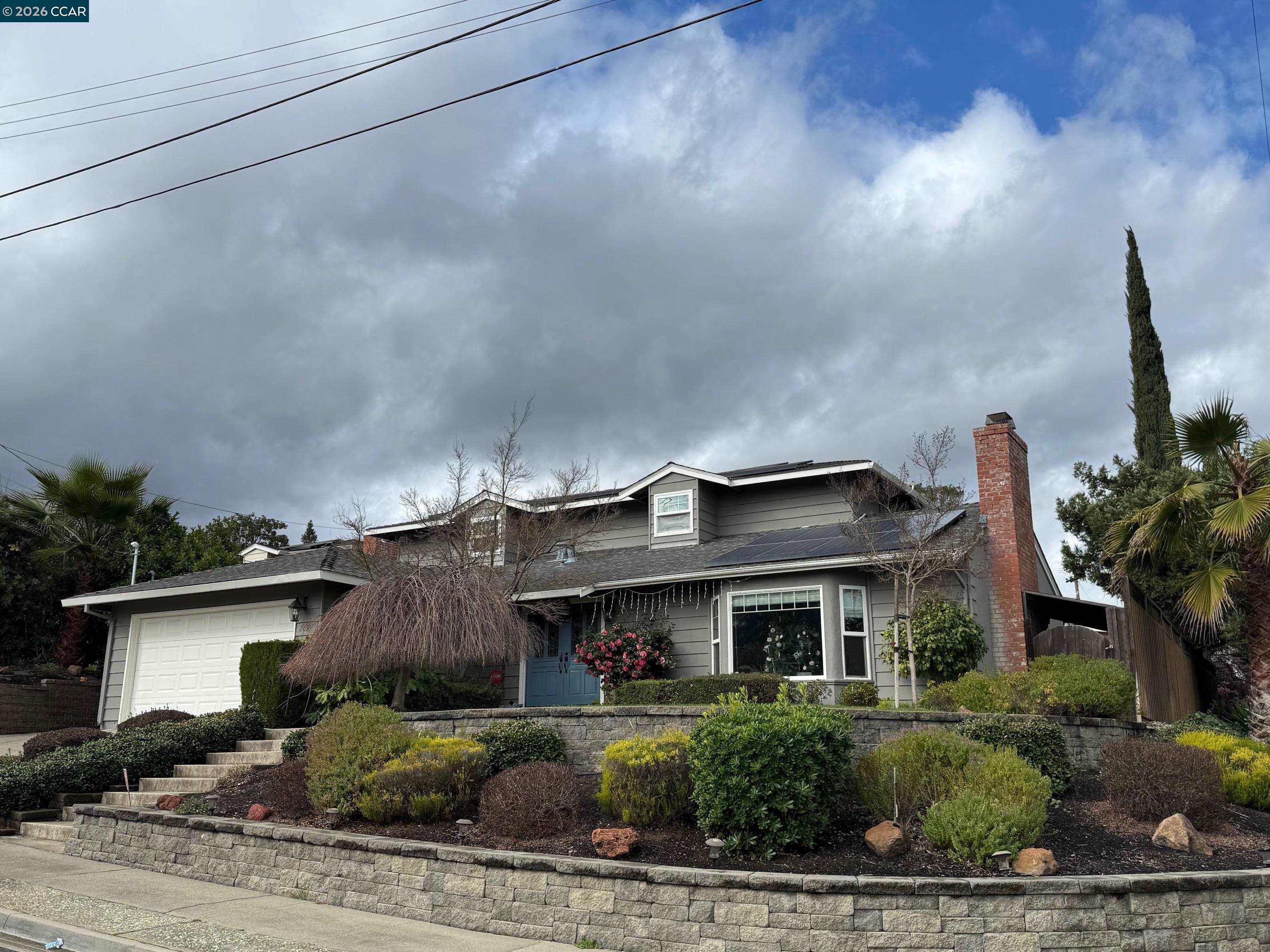 Detail Gallery Image 4 of 6 For 203 Virginia Cir, Martinez,  CA 94553 - 4 Beds | 2 Baths