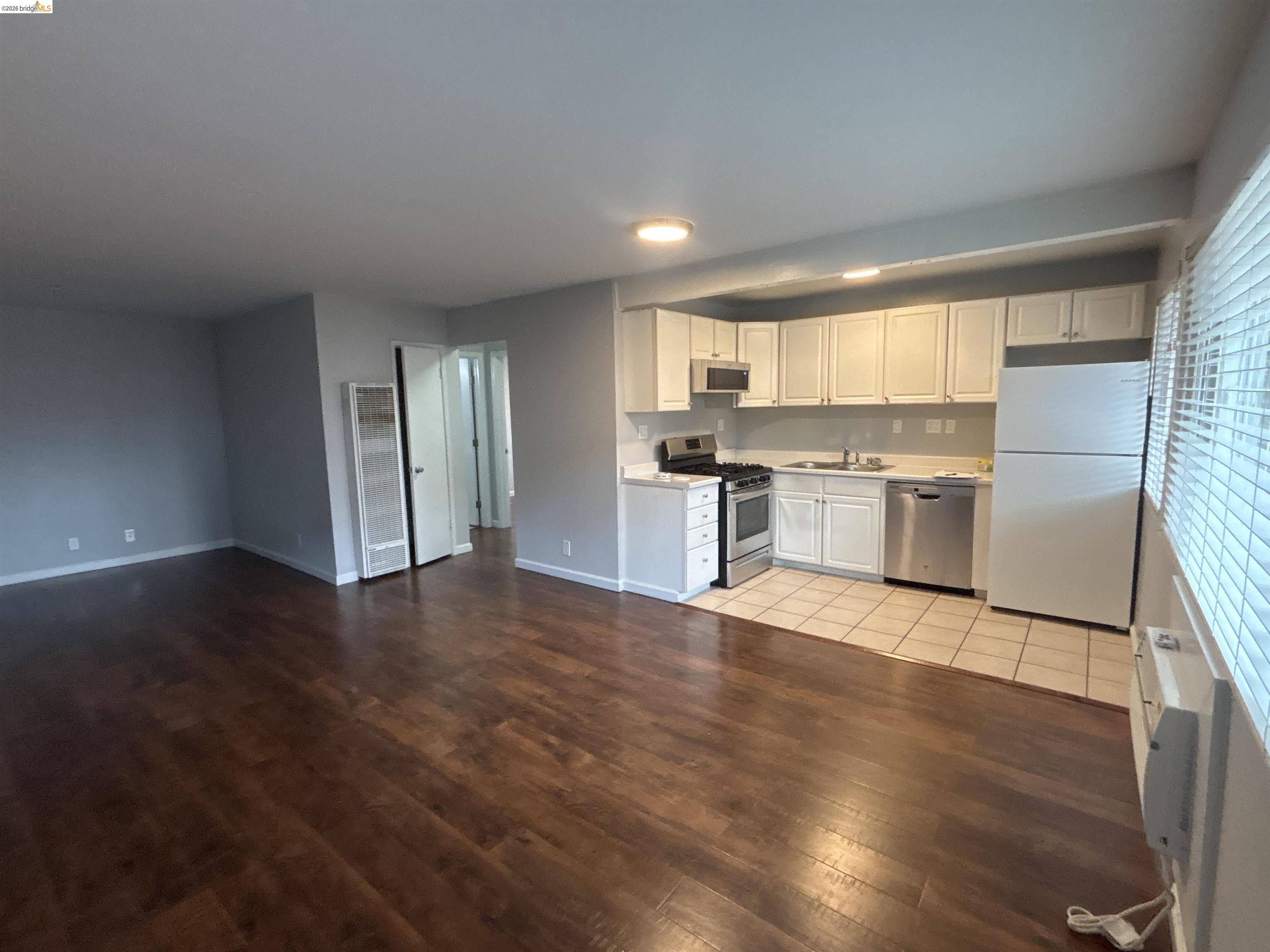 Detail Gallery Image 2 of 11 For 4462 Clayton Rd a,  Concord,  CA 94519-9999 - 2 Beds | 1 Baths