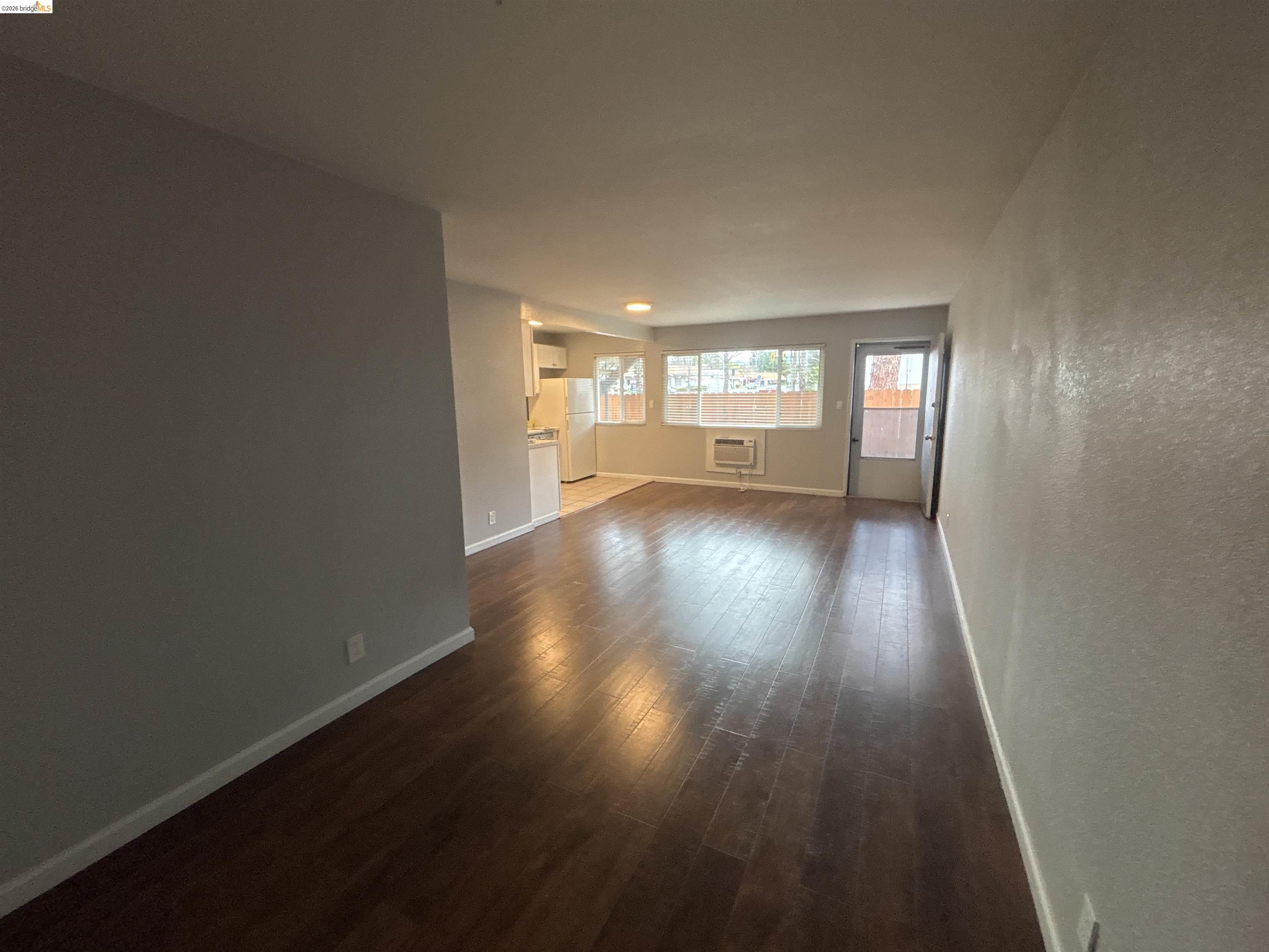 Detail Gallery Image 4 of 11 For 4462 Clayton Rd a,  Concord,  CA 94519-9999 - 2 Beds | 1 Baths