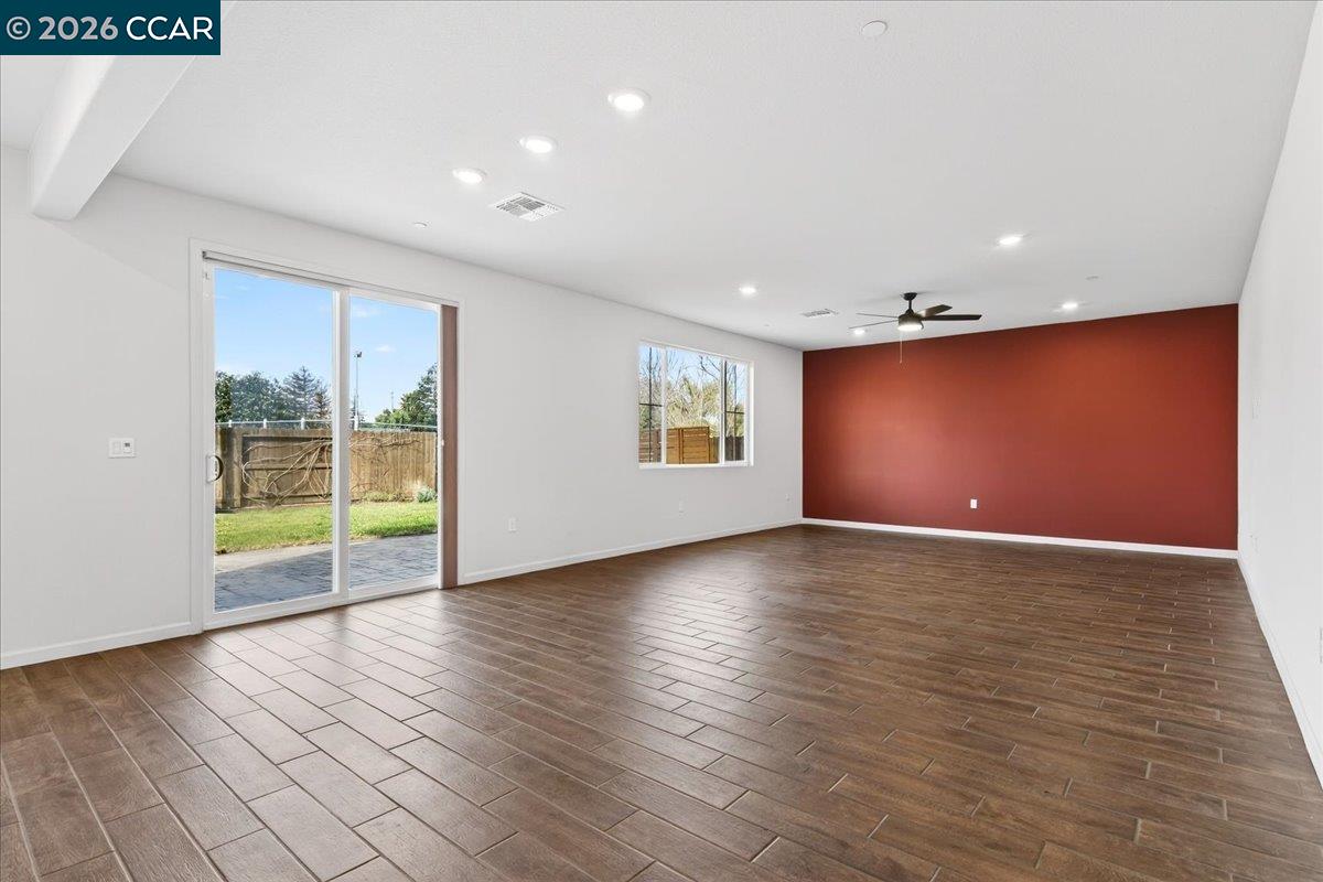 Detail Gallery Image 11 of 29 For 3017 Kenwood Cir, Oakley,  CA 94561-6023 - 4 Beds | 3 Baths