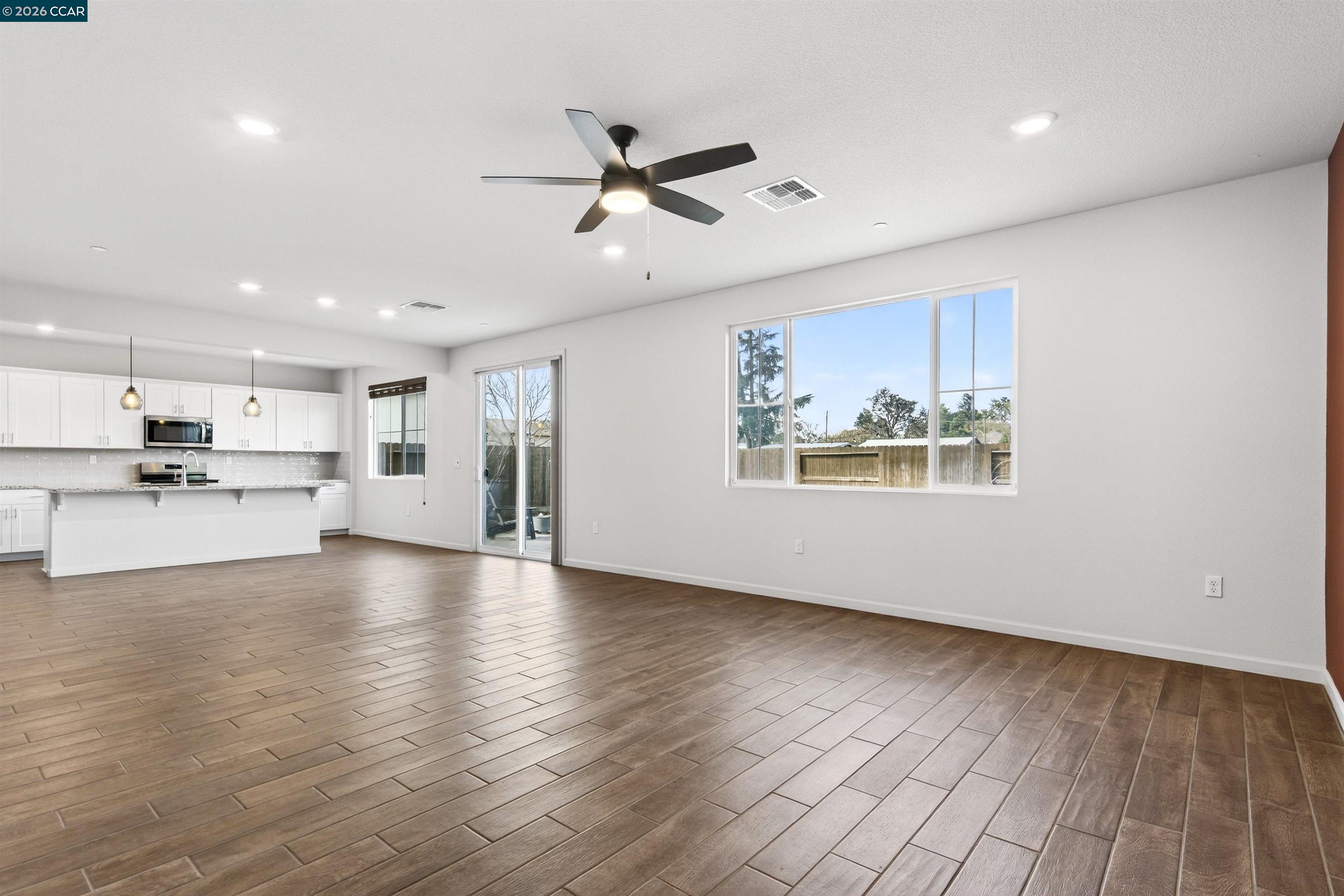 Detail Gallery Image 6 of 29 For 3017 Kenwood Cir, Oakley,  CA 94561-6023 - 4 Beds | 3 Baths