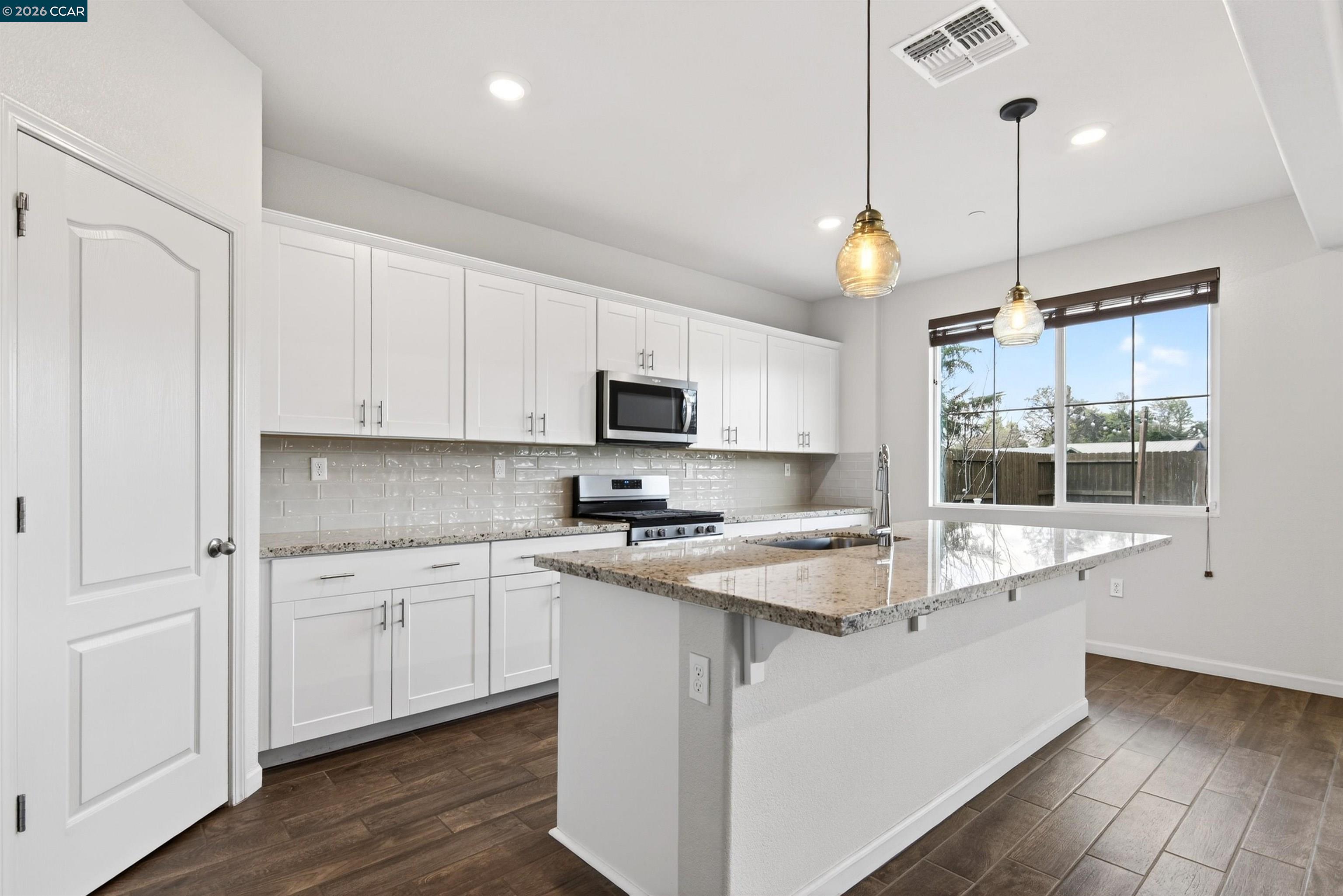 Detail Gallery Image 9 of 29 For 3017 Kenwood Cir, Oakley,  CA 94561-6023 - 4 Beds | 3 Baths