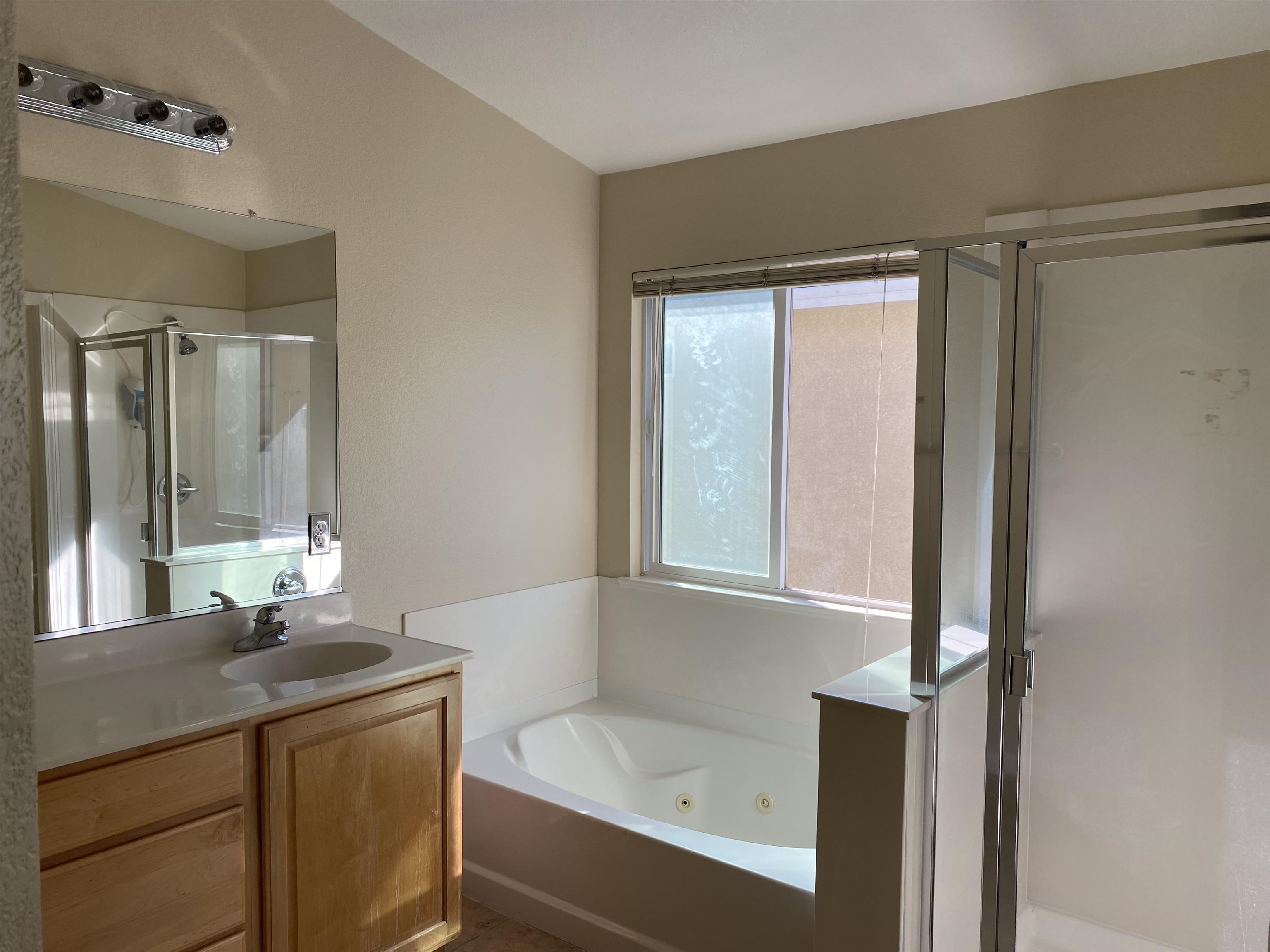 Detail Gallery Image 12 of 19 For 743 Queensland Cir, Stockton,  CA 95206 - 3 Beds | 2/1 Baths