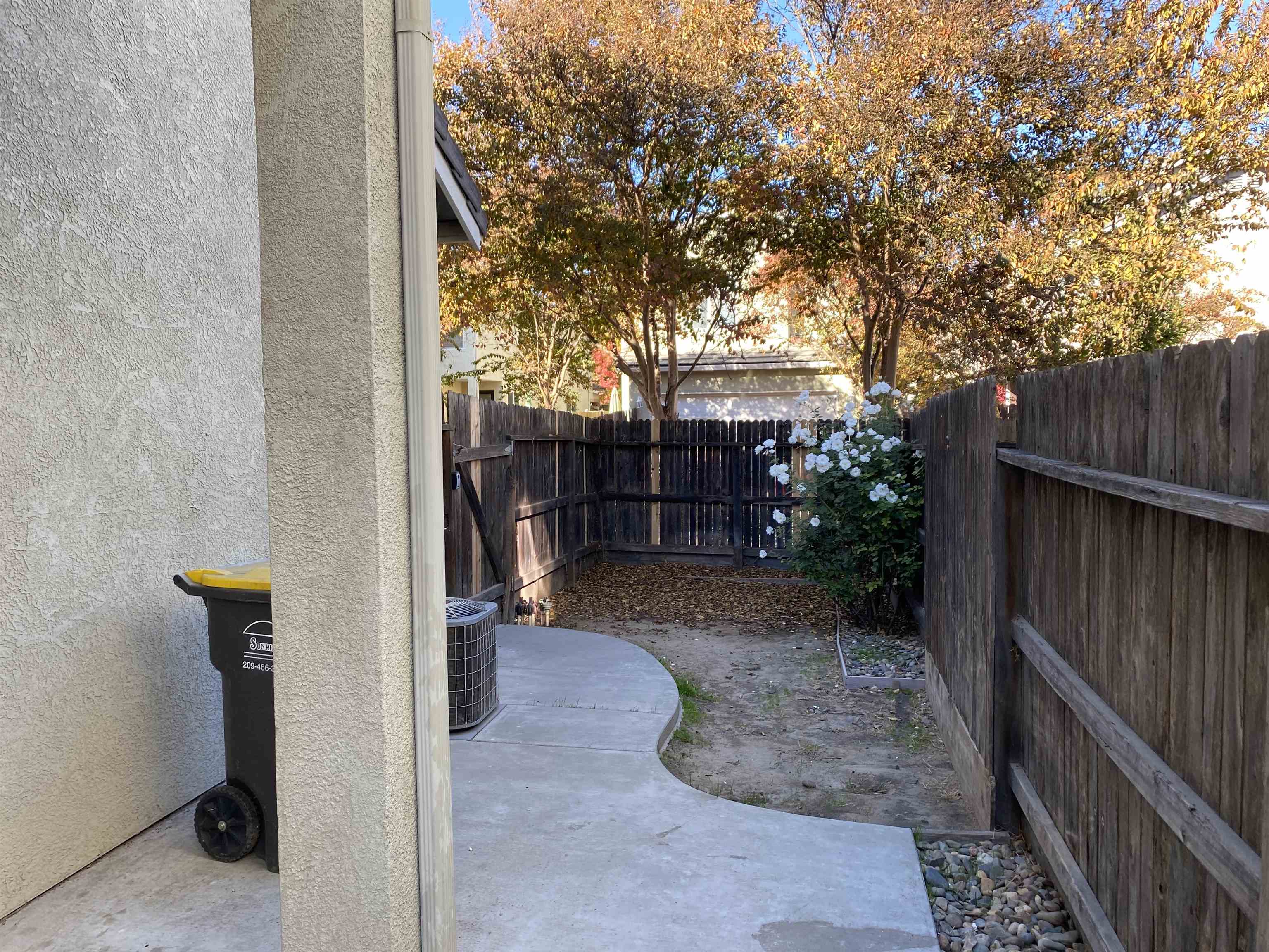 Detail Gallery Image 19 of 19 For 743 Queensland Cir, Stockton,  CA 95206 - 3 Beds | 2/1 Baths