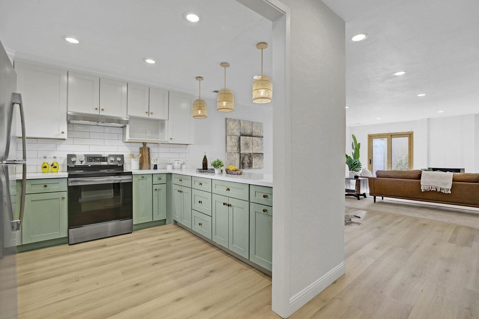 Detail Gallery Image 3 of 49 For 3218 Fir Ave, Alameda,  CA 94502 - 3 Beds | 2/1 Baths