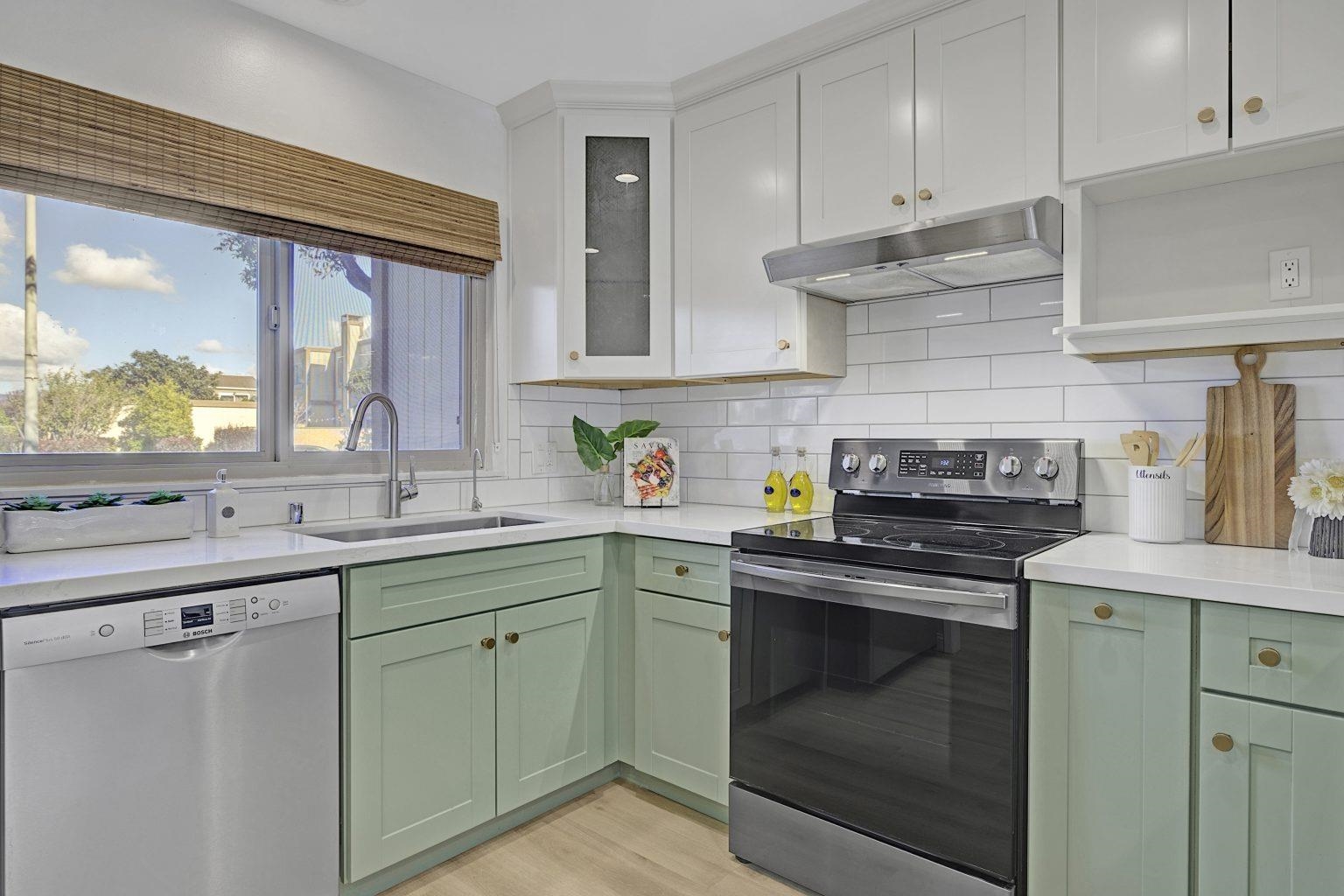 Detail Gallery Image 9 of 49 For 3218 Fir Ave, Alameda,  CA 94502 - 3 Beds | 2/1 Baths