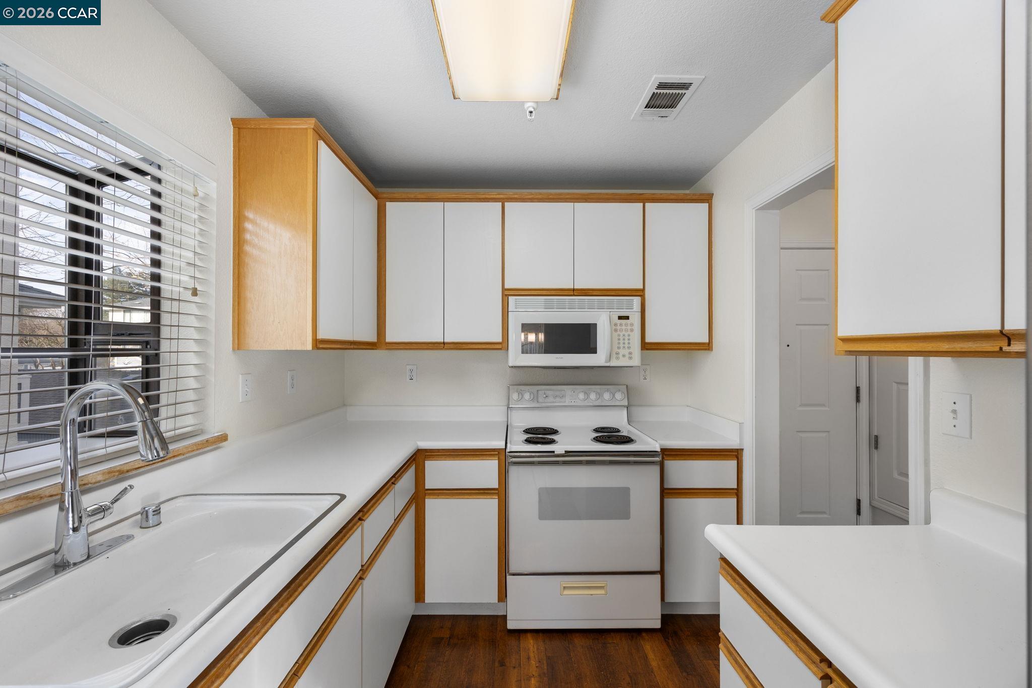 Photo #3: 41123995 Listing: Photo #3