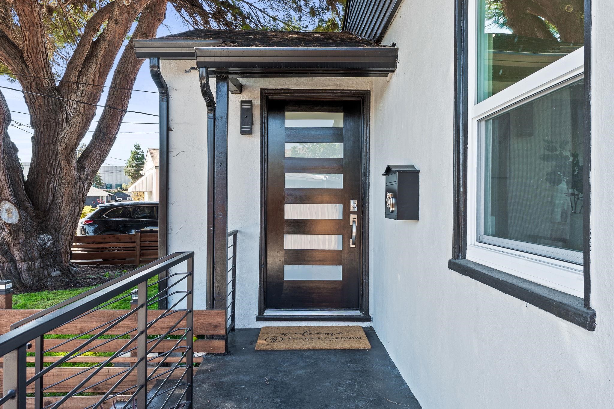 Detail Gallery Image 3 of 37 For 850 Melcher St, San Leandro,  CA 94577 - 3 Beds | 1 Baths