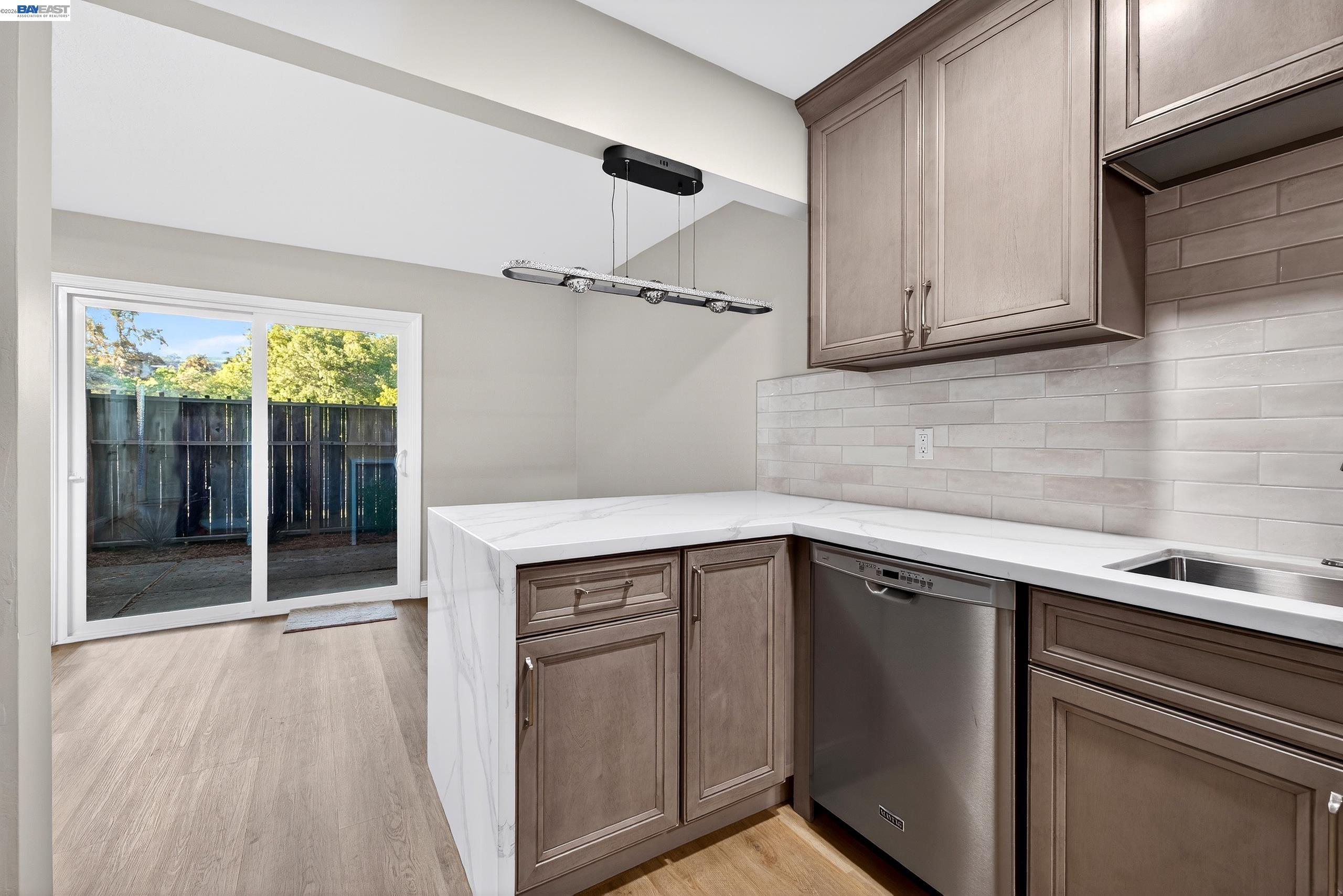 Photo #11: 41124000 Listing: Photo #11