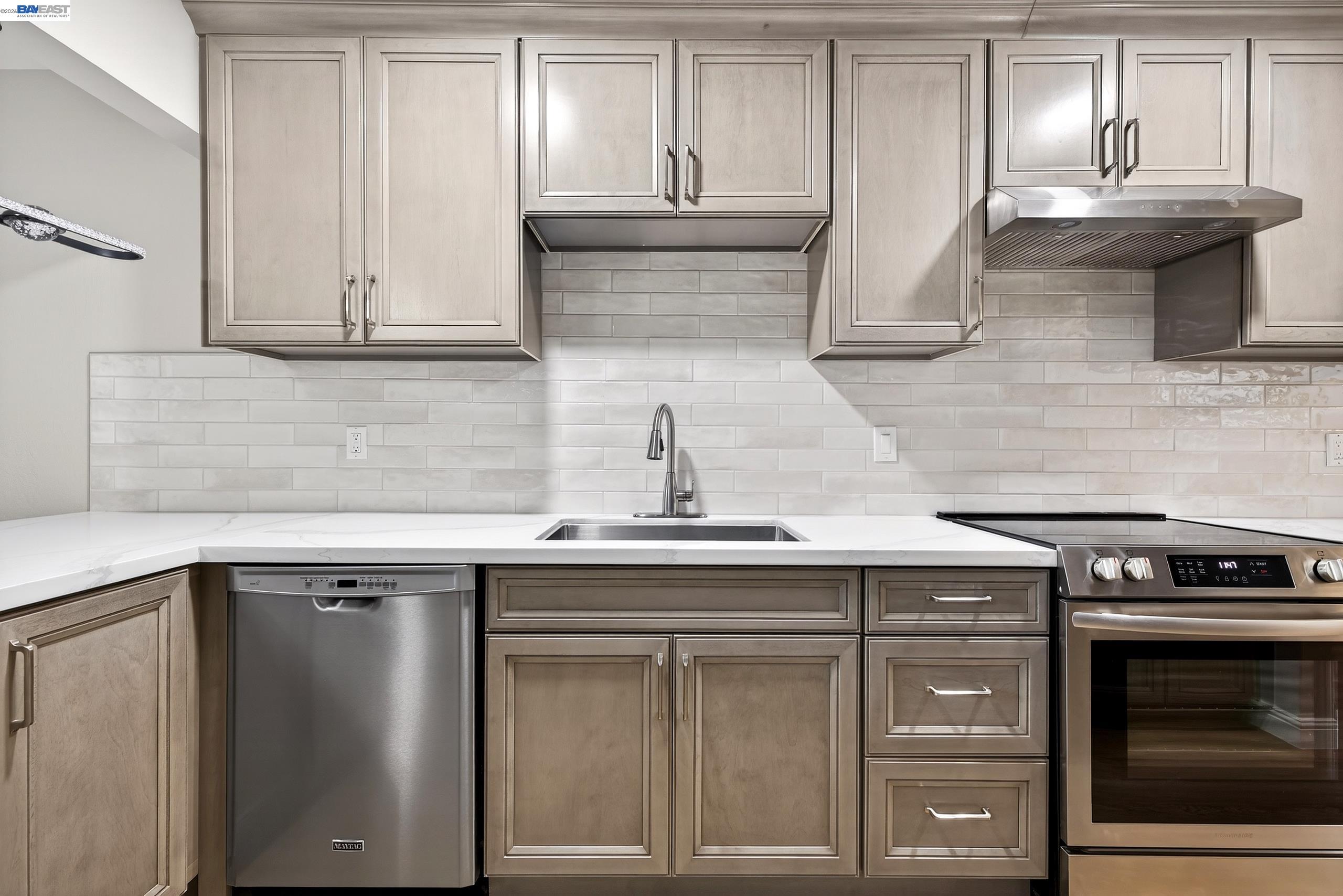 Photo #13: 41124000 Listing: Photo #13