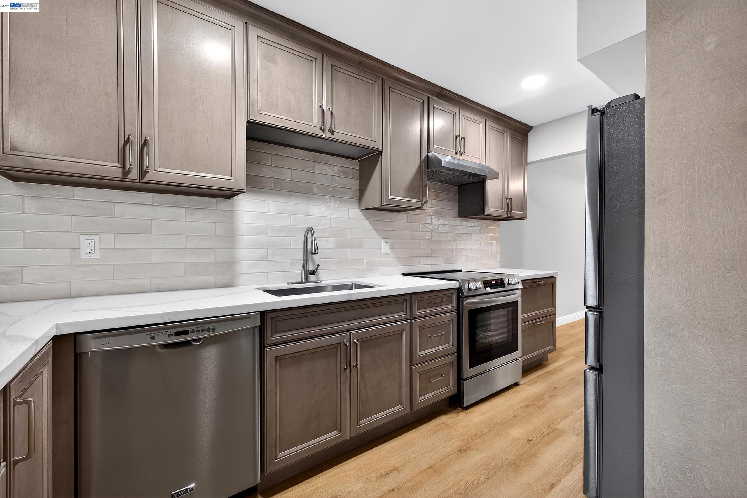 Photo #15: 41124000 Listing: Photo #15