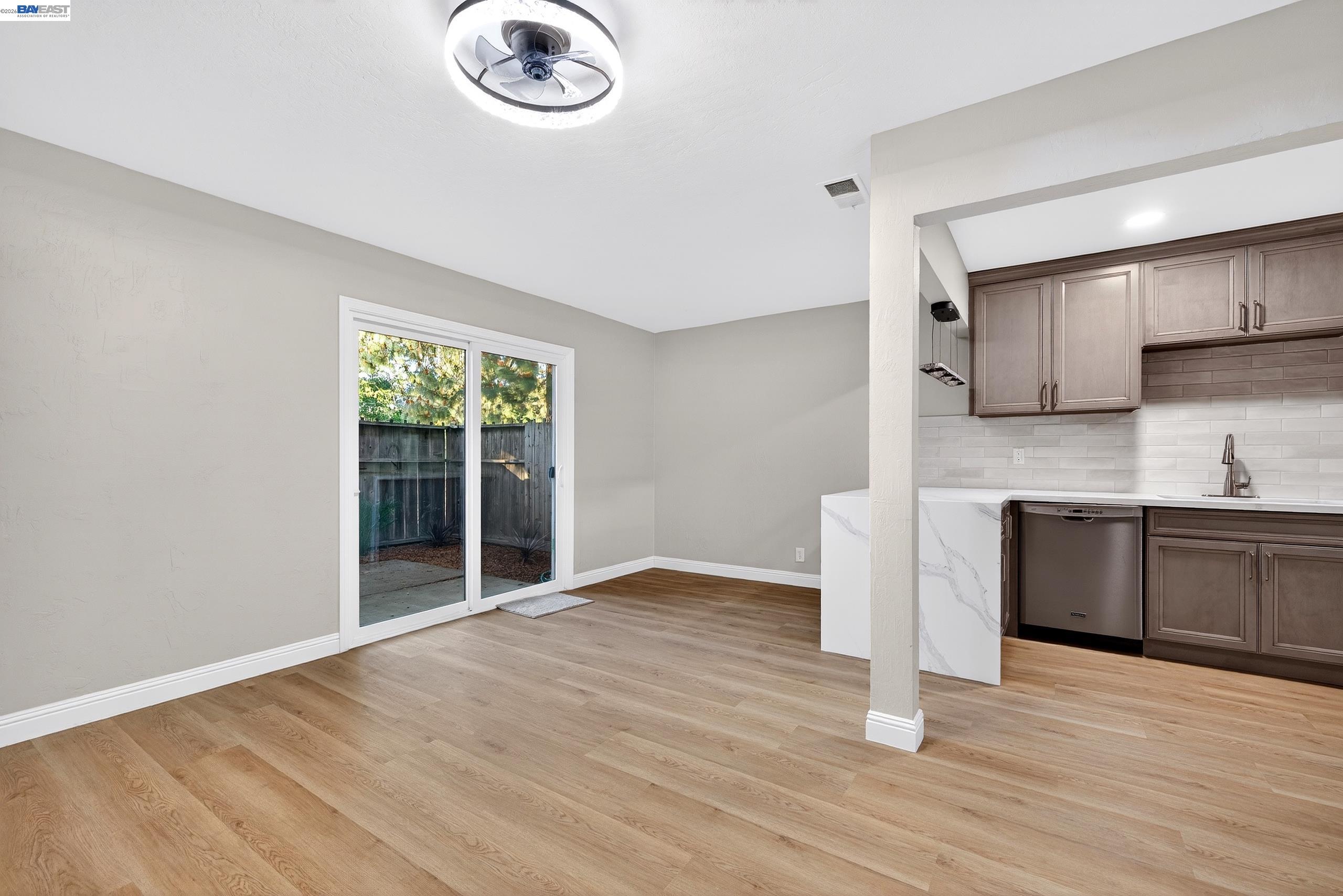 Photo #20: 41124000 Listing: Photo #20