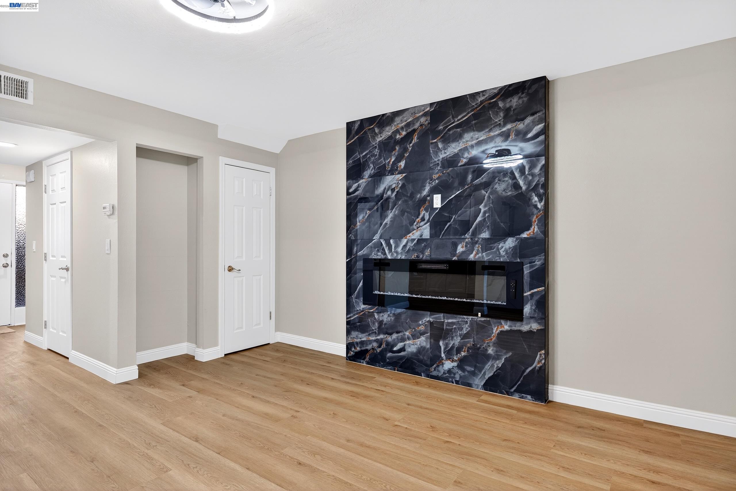 Photo #23: 41124000 Listing: Photo #23