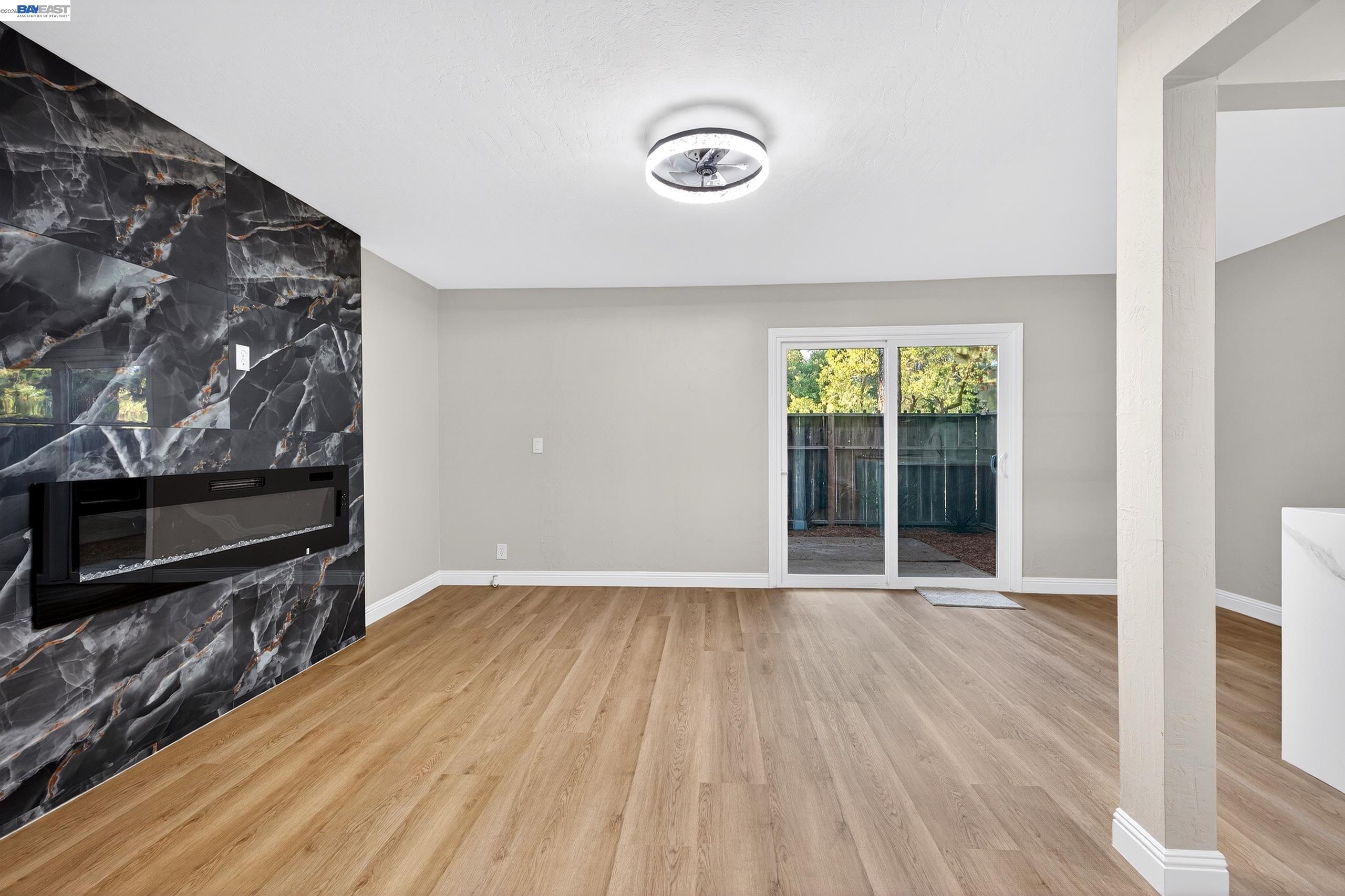 Photo #24: 41124000 Listing: Photo #24