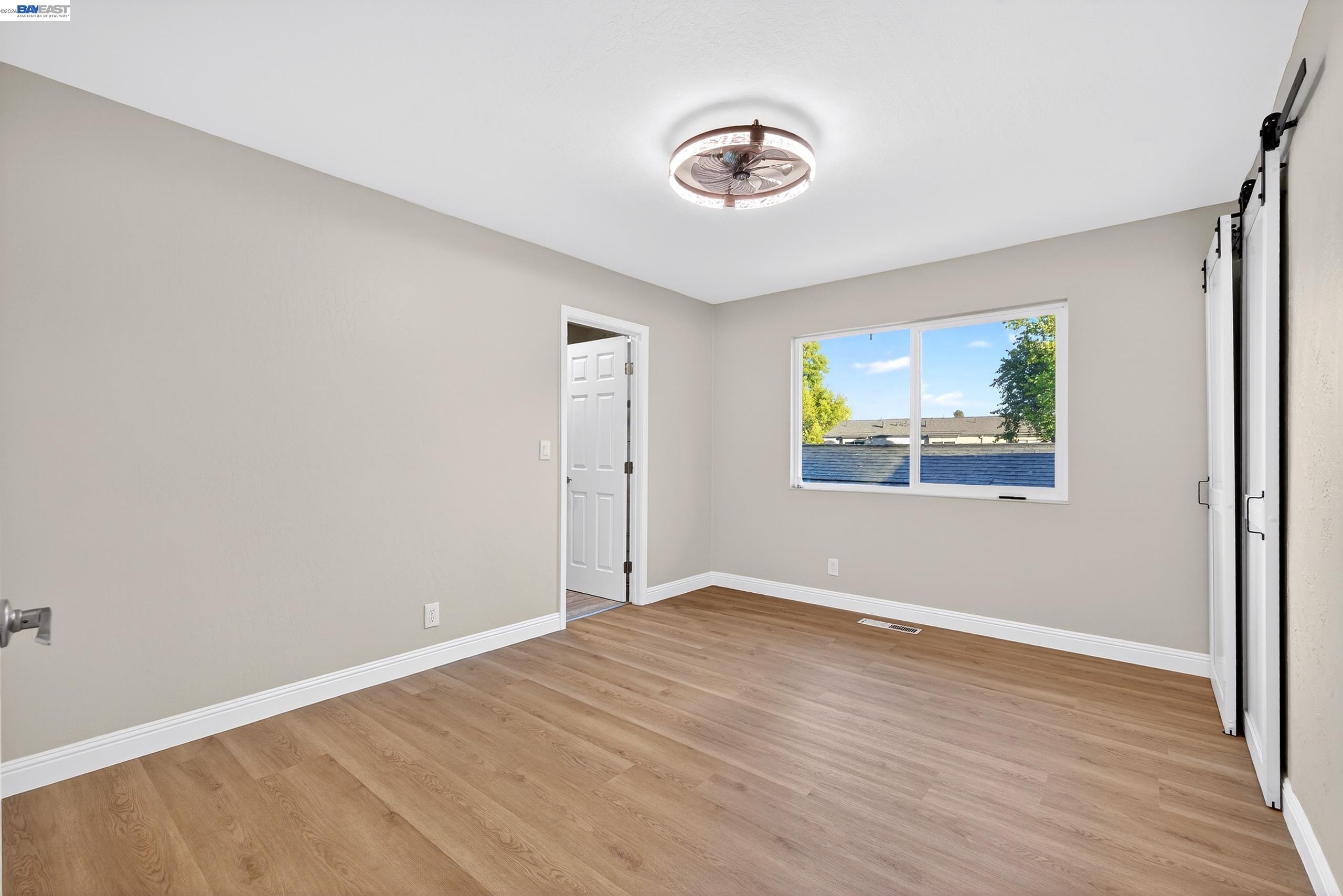 Photo #32: 41124000 Listing: Photo #32