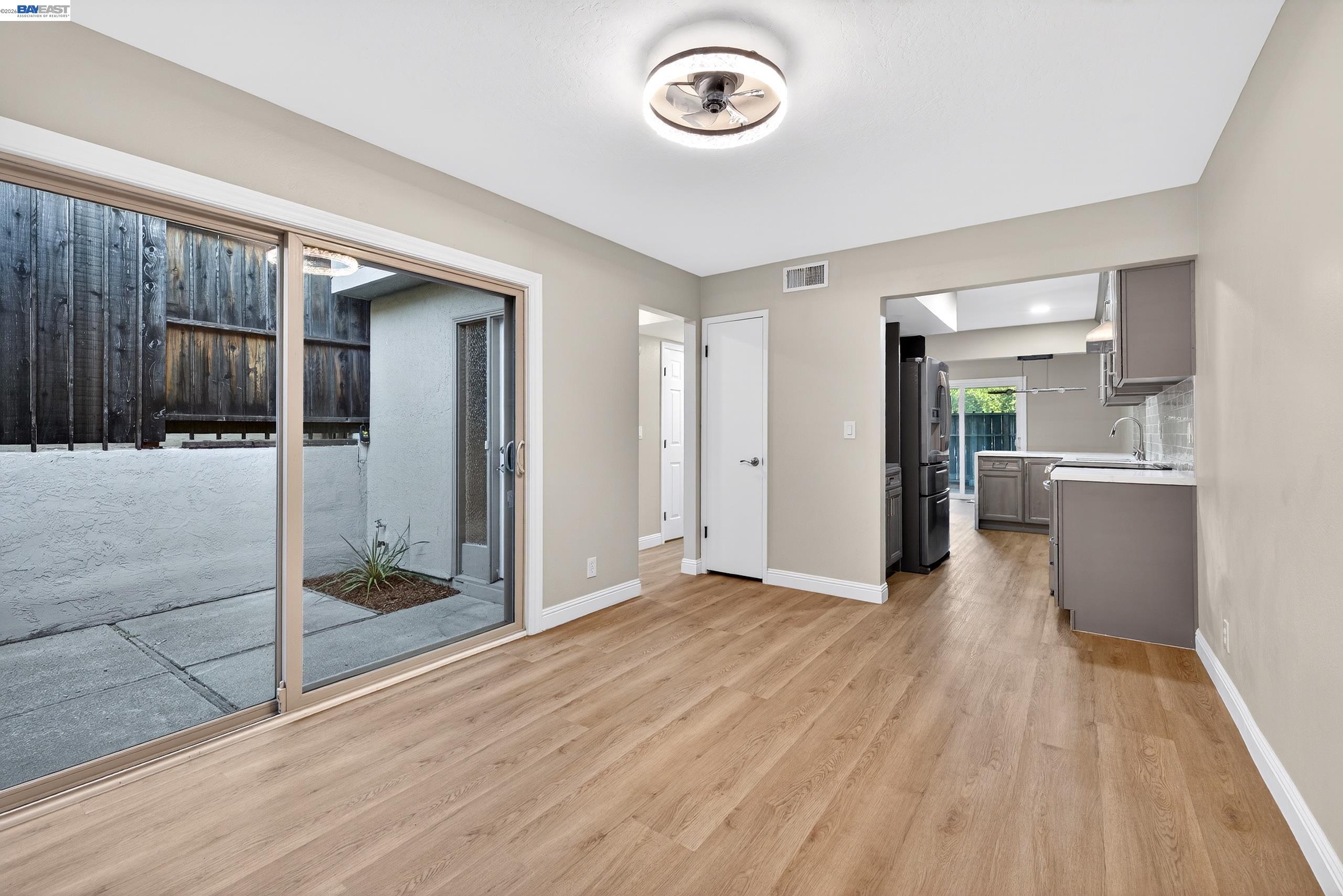 Photo #6: 41124000 Listing: Photo #6