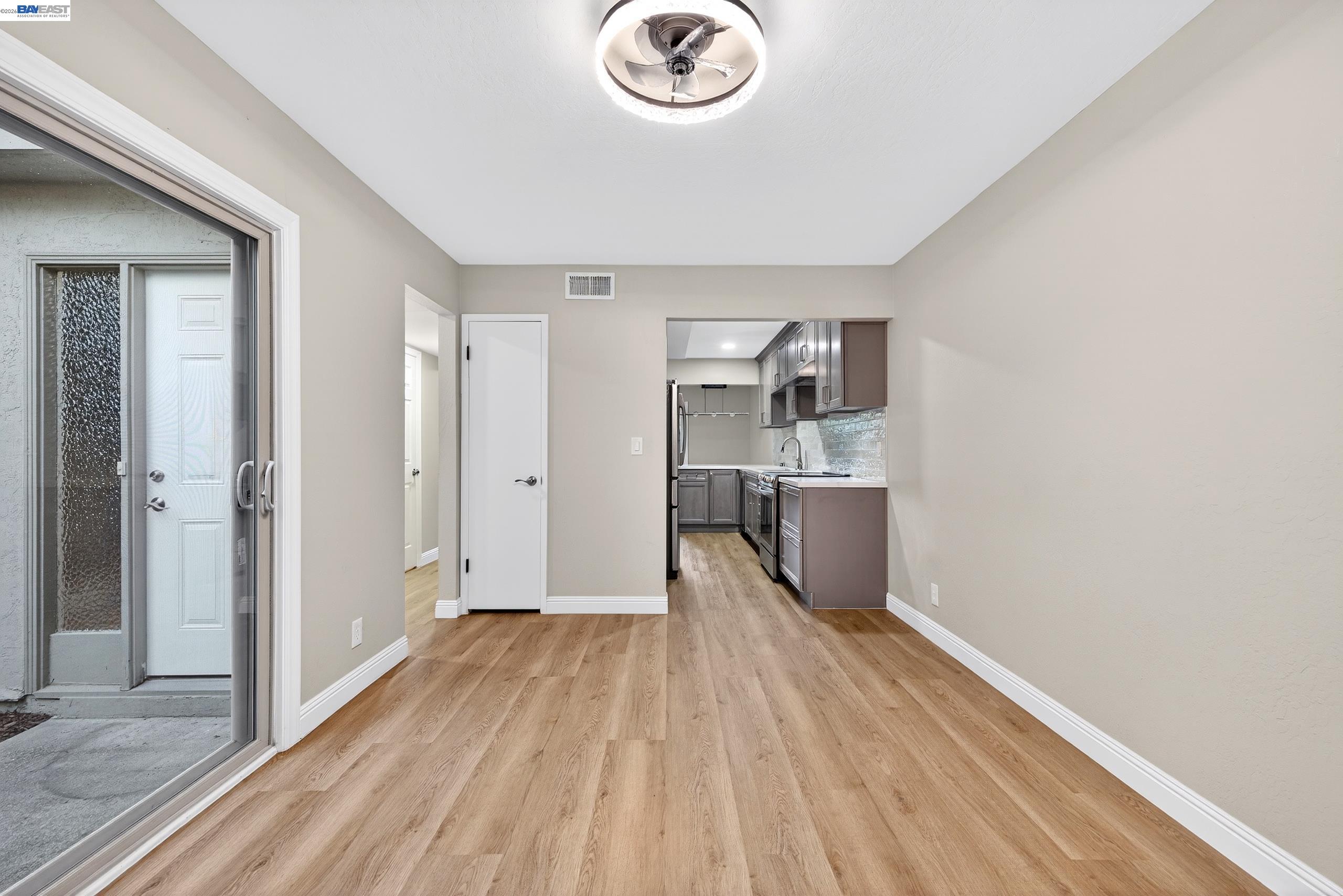 Photo #8: 41124000 Listing: Photo #8