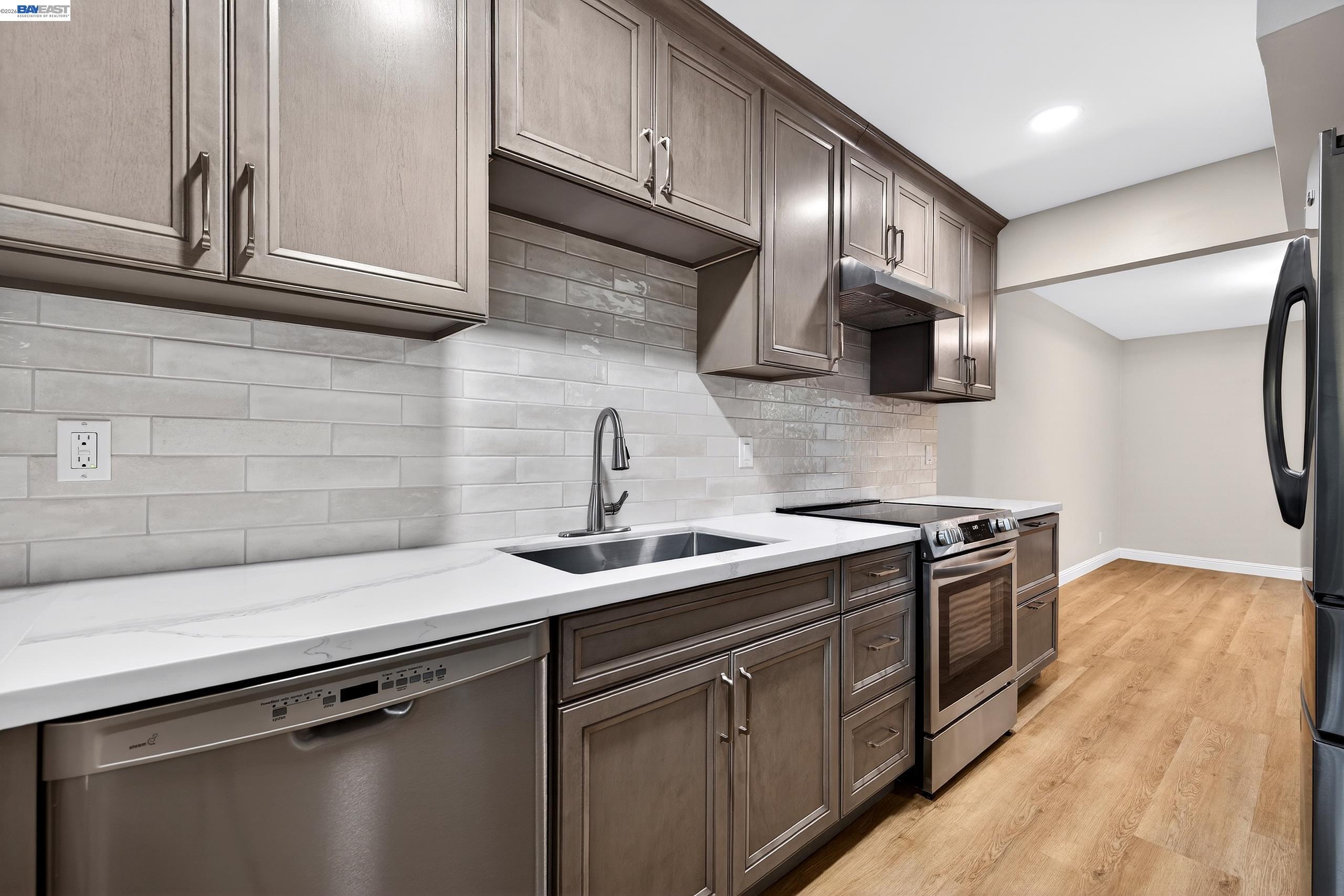 Photo #9: 41124000 Listing: Photo #9