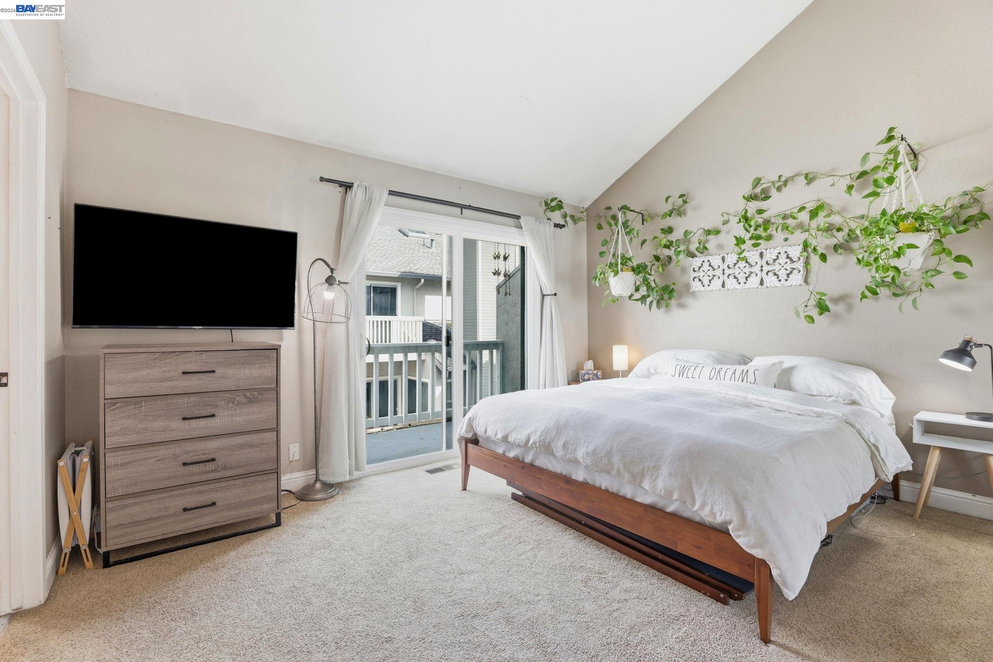 Detail Gallery Image 9 of 22 For 3877 Vine St, Pleasanton,  CA 94566 - 2 Beds | 2/1 Baths