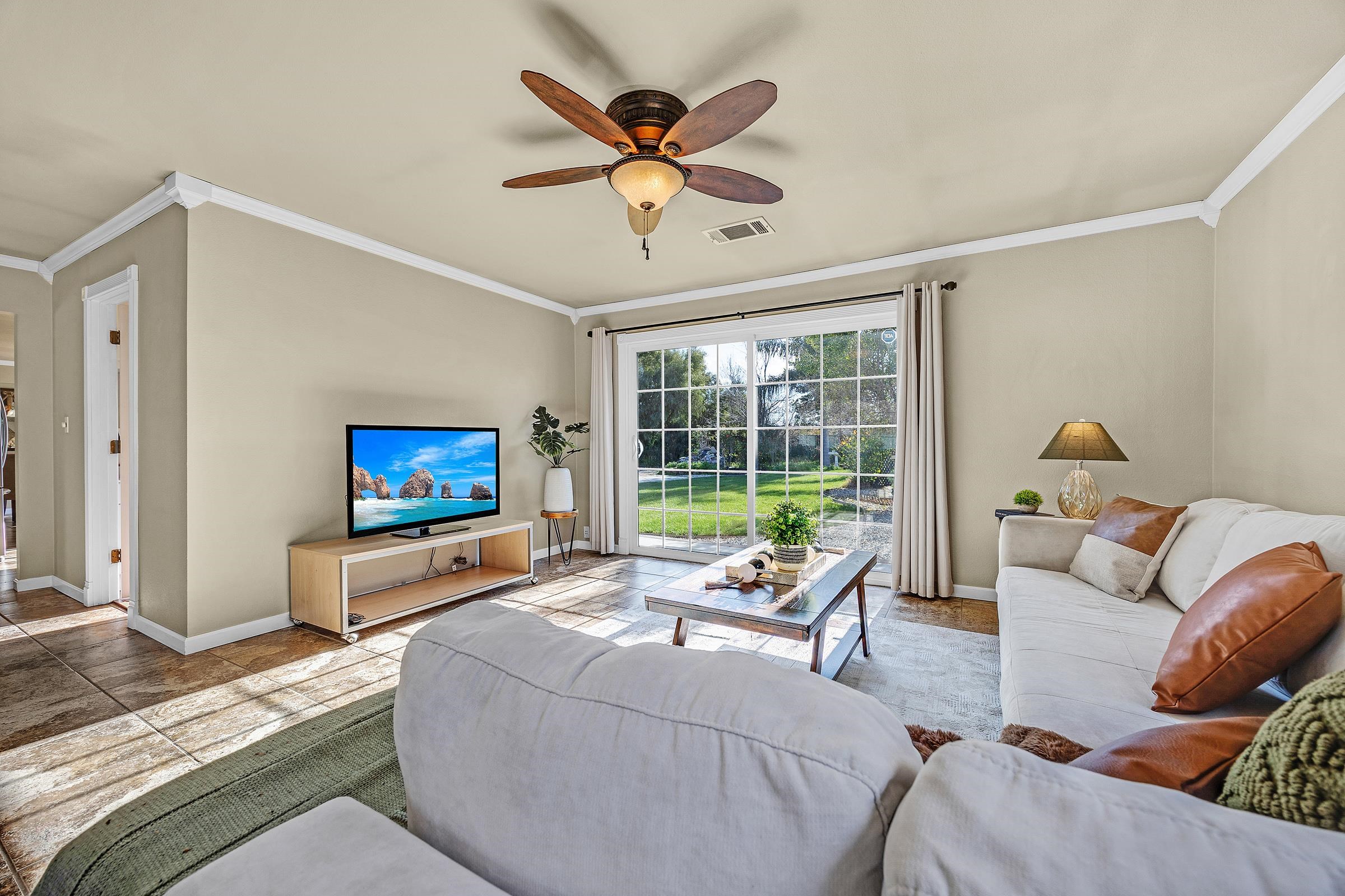 Detail Gallery Image 10 of 41 For 2571 Anderson Ln, Brentwood,  CA 94513 - 4 Beds | 2 Baths