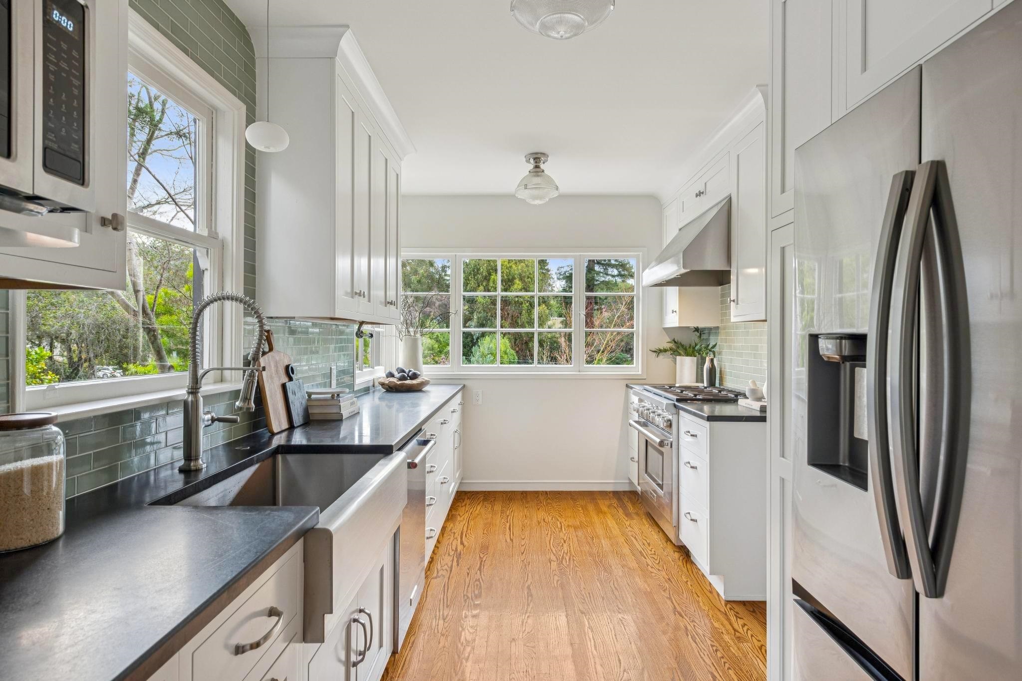 Detail Gallery Image 16 of 58 For 3938 Oakmore Rd, Oakland,  CA 94602 - 4 Beds | 2 Baths