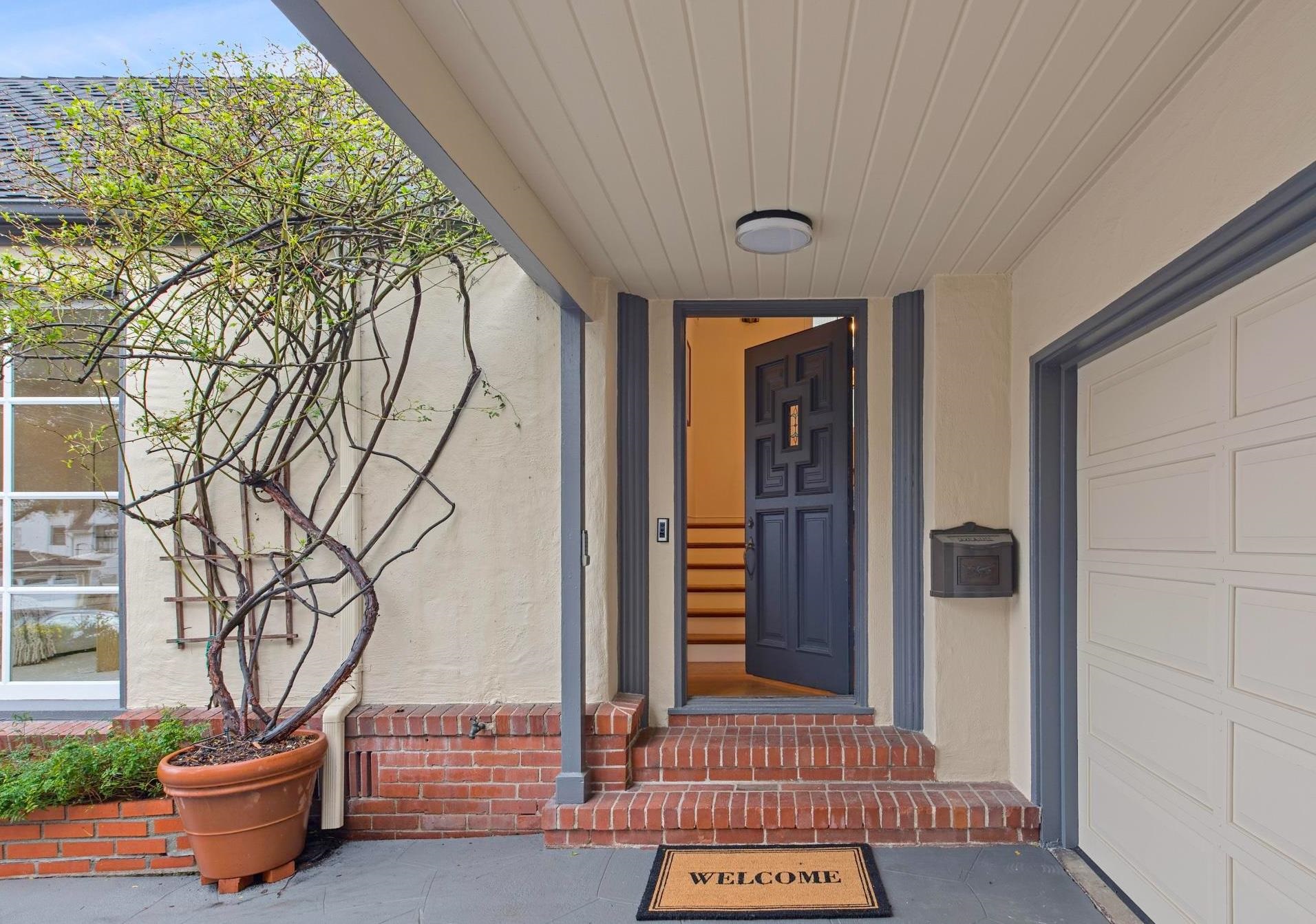 Detail Gallery Image 4 of 58 For 3938 Oakmore Rd, Oakland,  CA 94602 - 4 Beds | 2 Baths