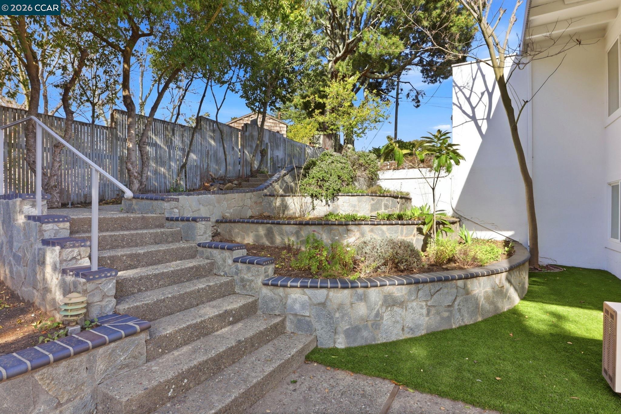 Detail Gallery Image 44 of 56 For 128 Diablo View Dr, Orinda,  CA 94563 - 5 Beds | 3 Baths